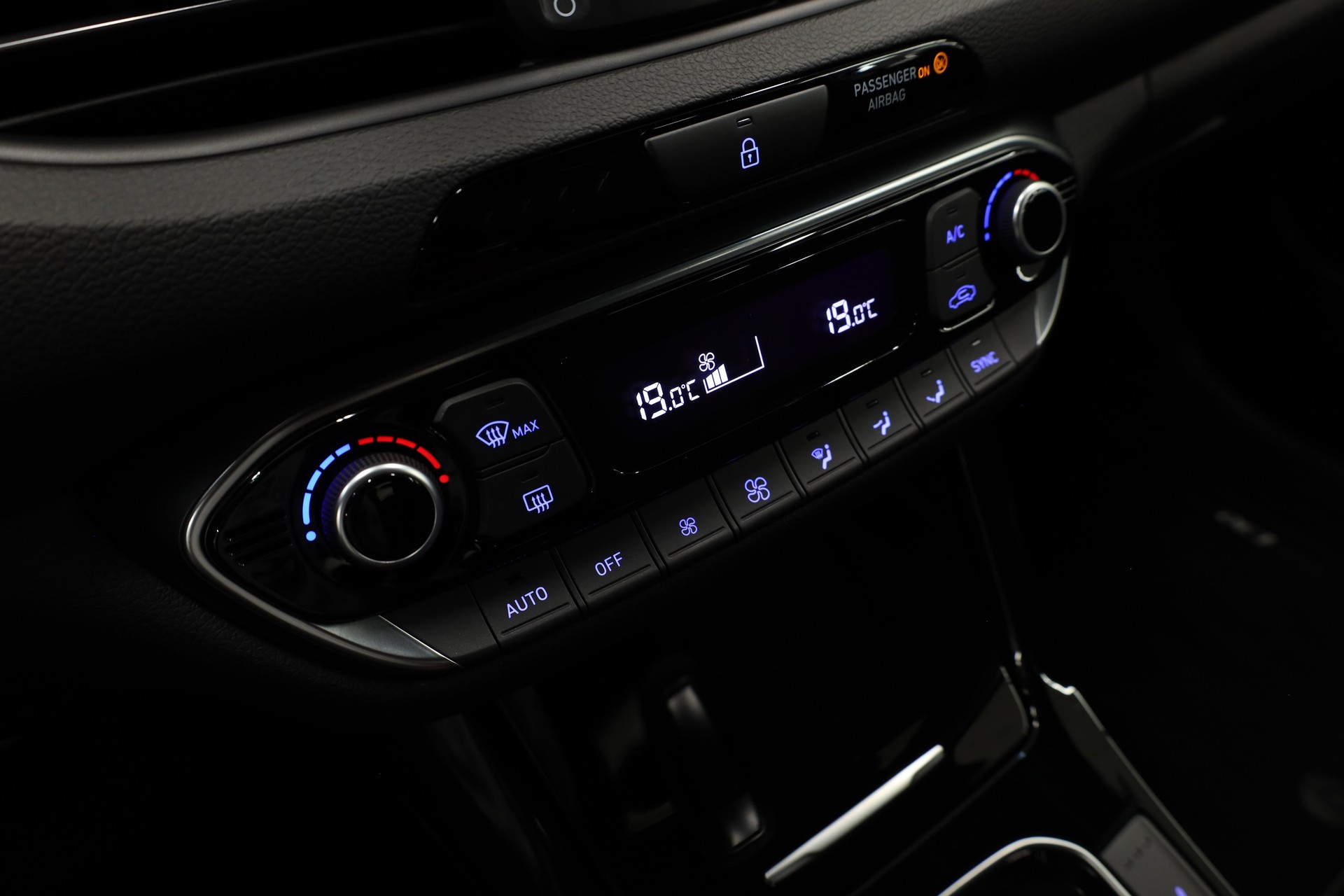 HYUNDAI i30 1.5 T-GDi N-Line-image-24