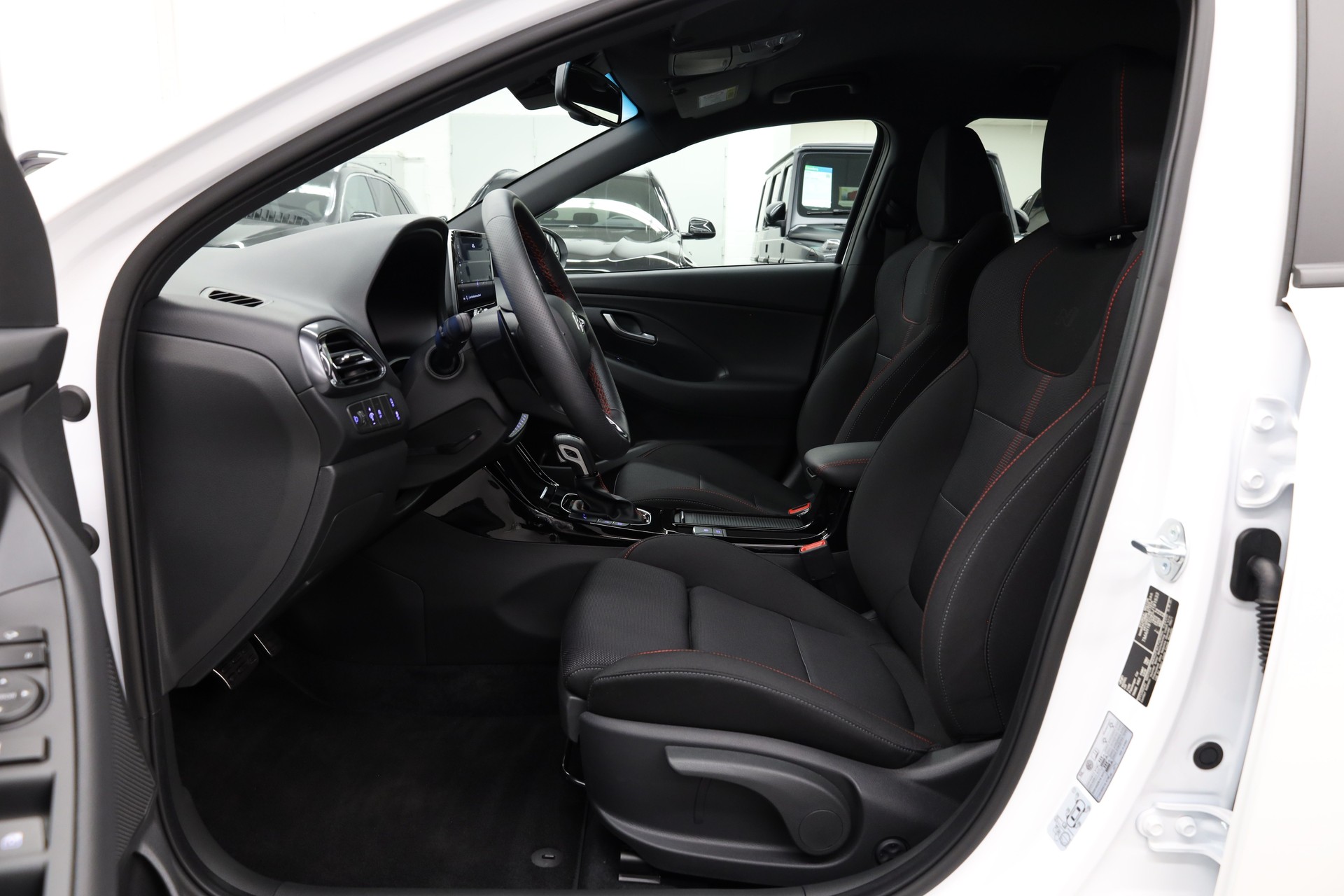 HYUNDAI i30 1.5 T-GDi N-Line-image-13