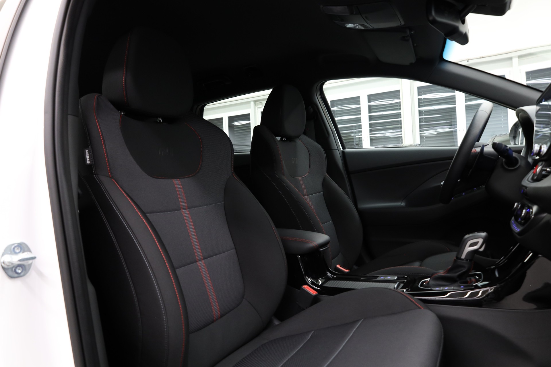 HYUNDAI i30 1.5 T-GDi N-Line-image-15