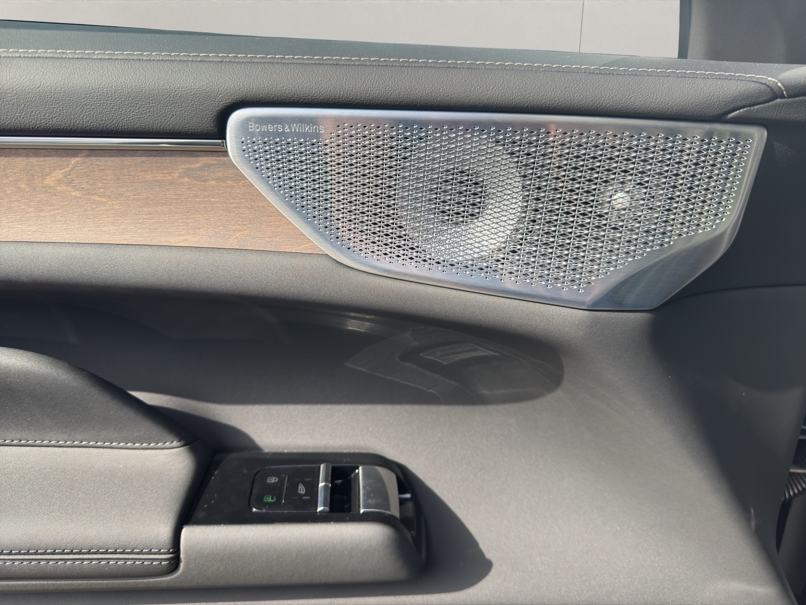 VOLVO ES90 Ultra-image-6