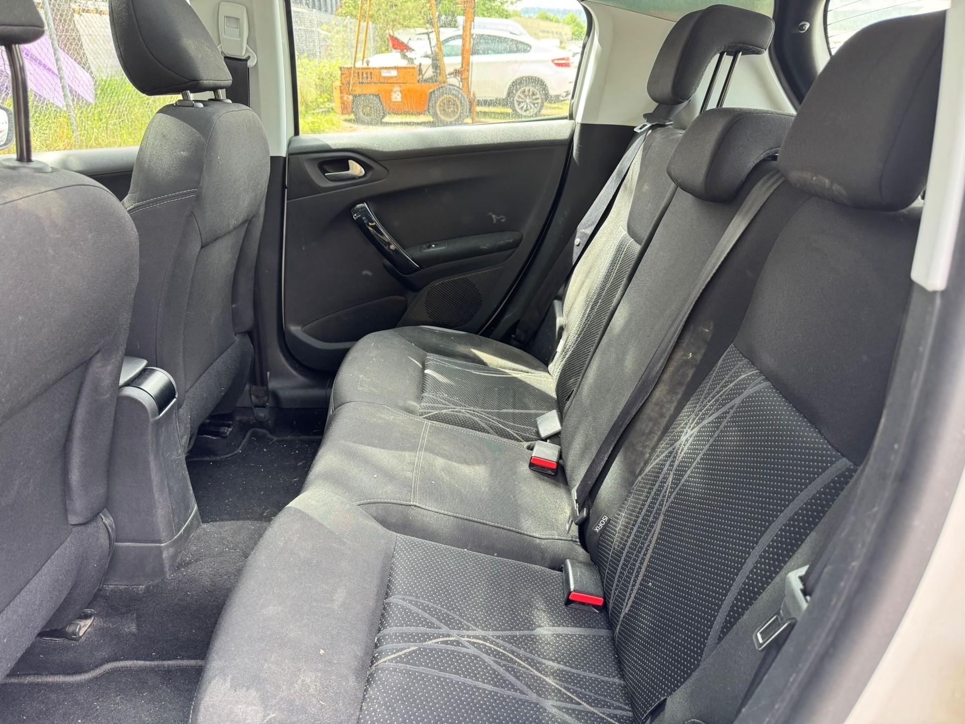PEUGEOT 208 1.6 BlueHDi Active-image-12