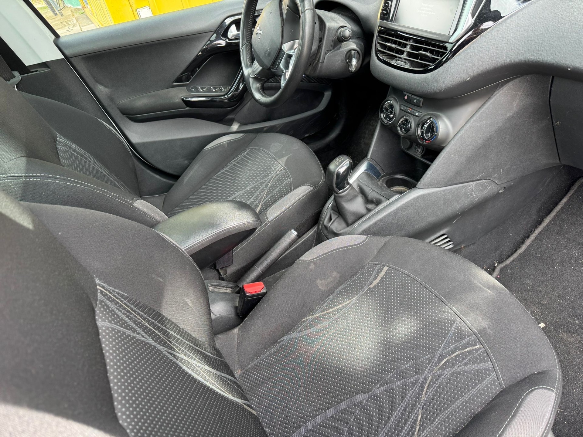PEUGEOT 208 1.6 BlueHDi Active-image-11