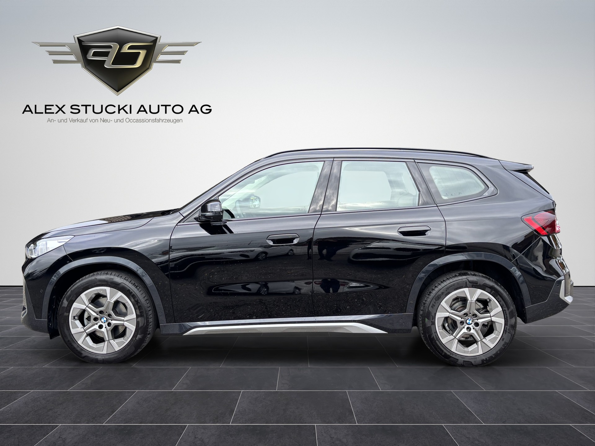 BMW X1 sDrive 18d xLine-showroom-element-3