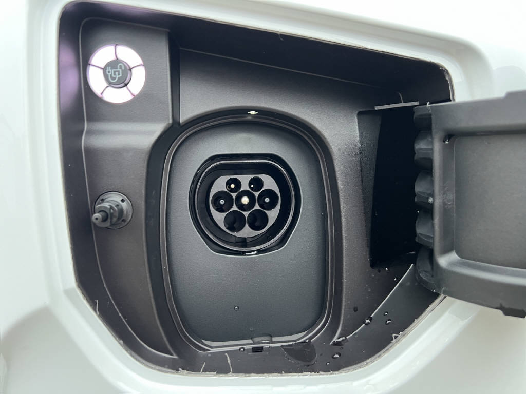 FORD Transit Custom Van 320 L2 2.5 Duratec 233 Trend PHEV-image-9