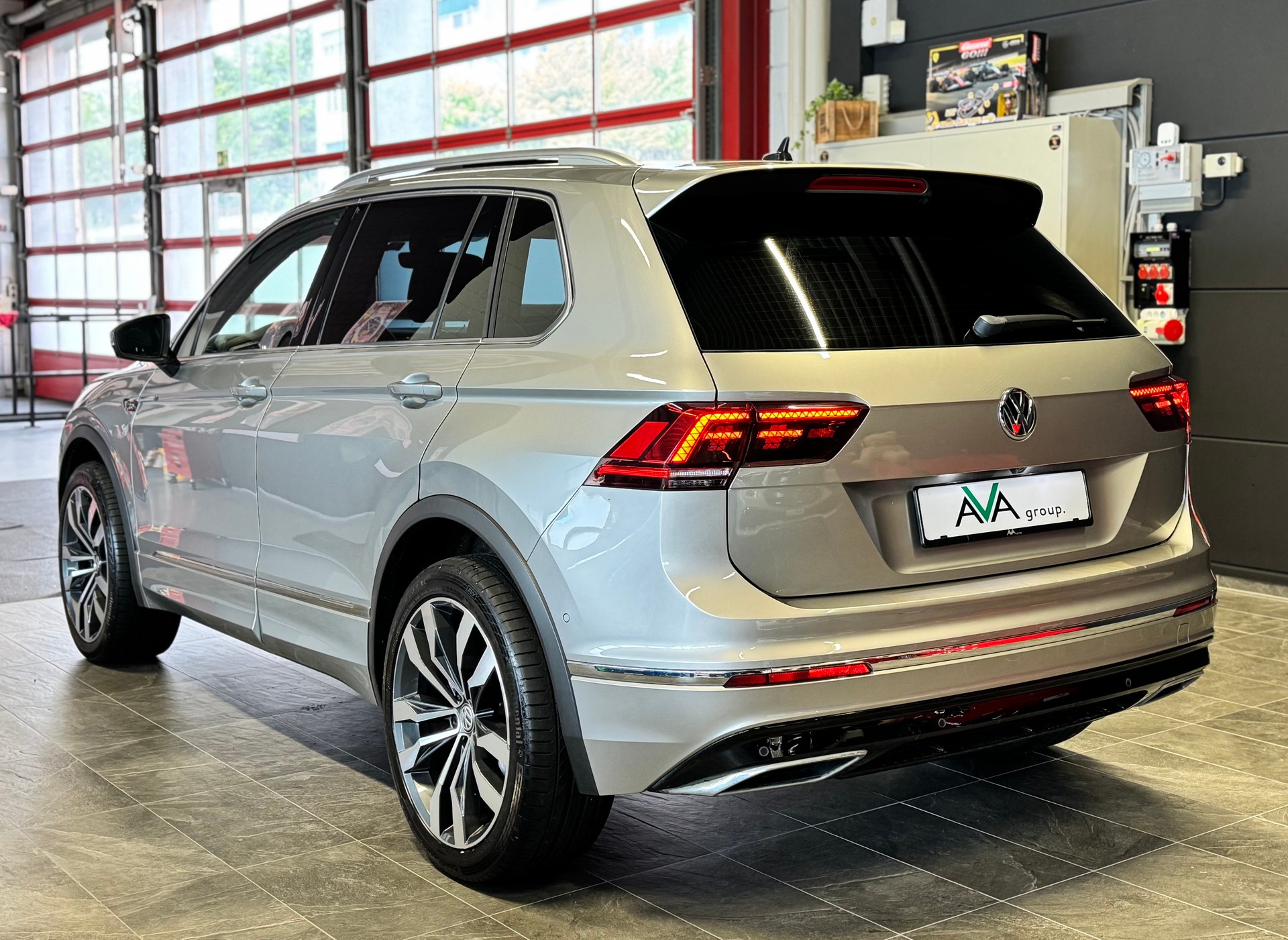 VW Tiguan 2.0 TDI SCR R-LINE 4Motion DSG *240PS*-image-6