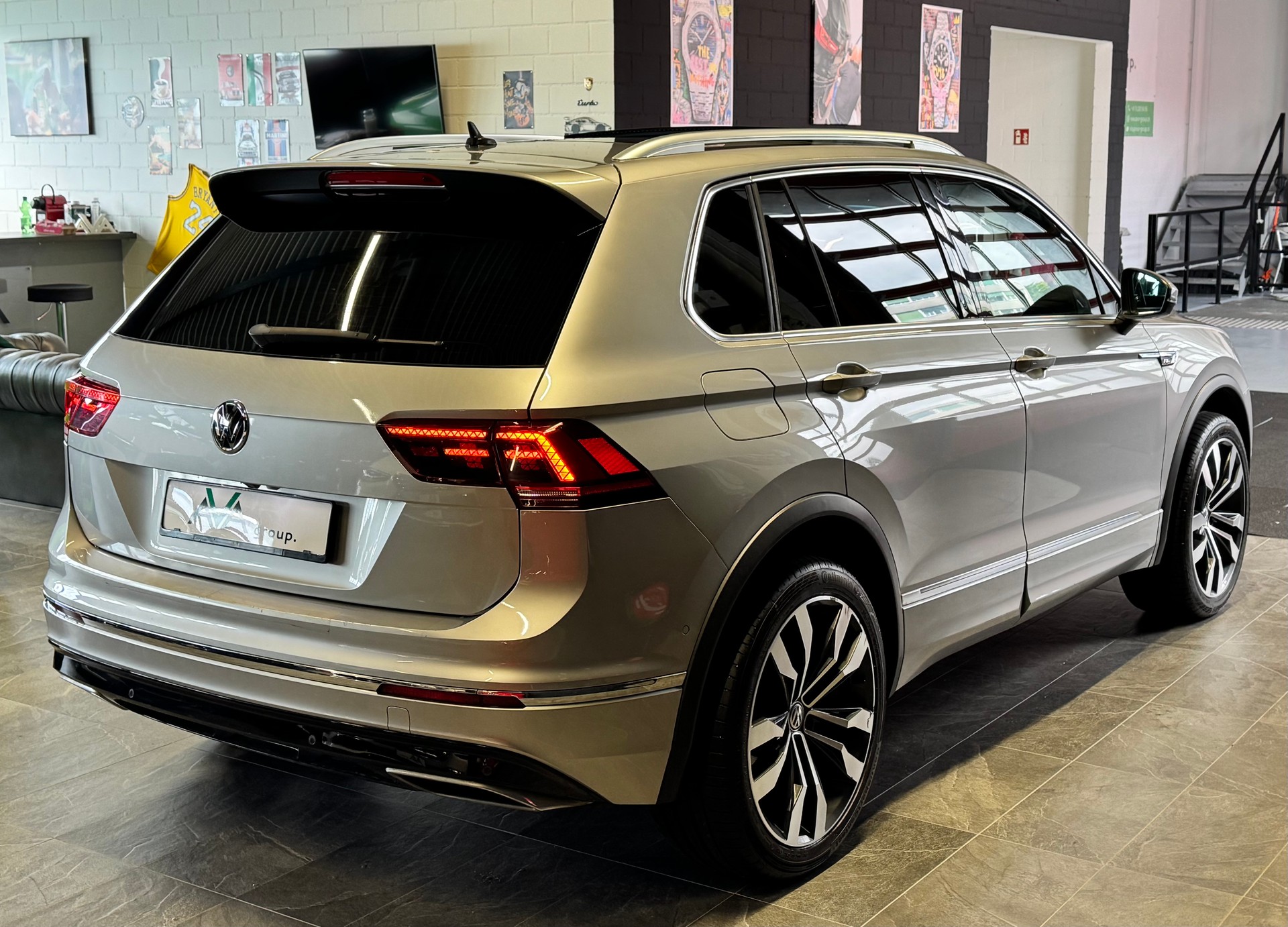 VW Tiguan 2.0 TDI SCR R-LINE 4Motion DSG *240PS*-image-8