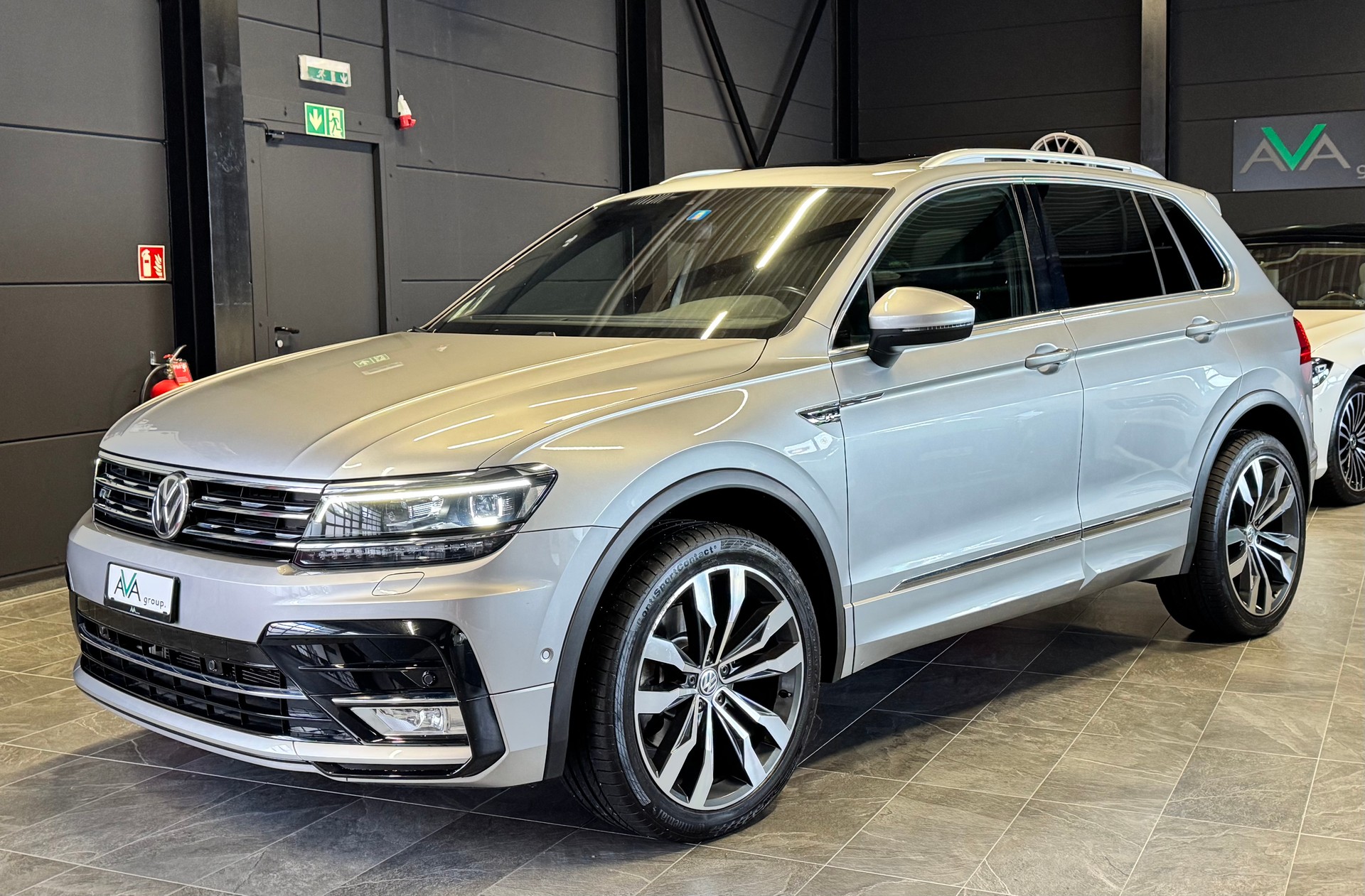 VW Tiguan 2.0 TDI SCR R-LINE 4Motion DSG *240PS*-image-4