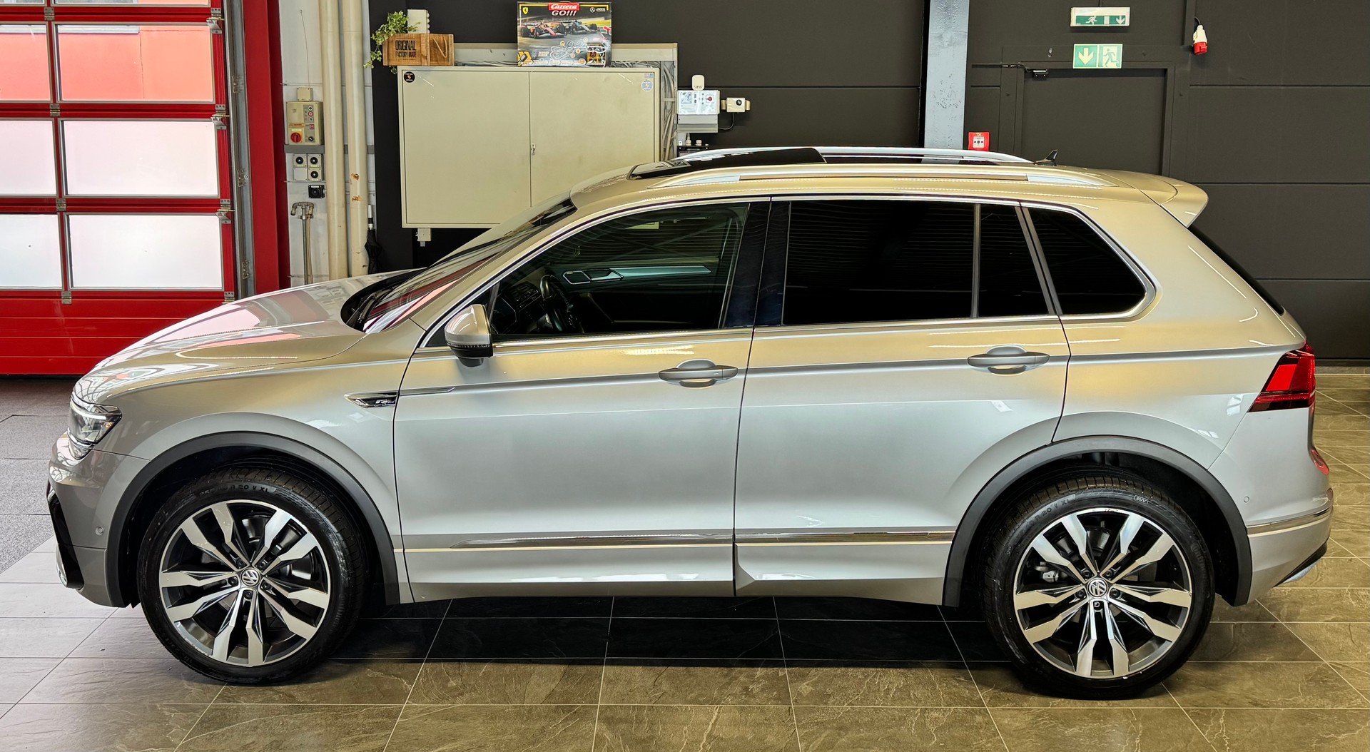 VW Tiguan 2.0 TDI SCR R-LINE 4Motion DSG *240PS*-image-5