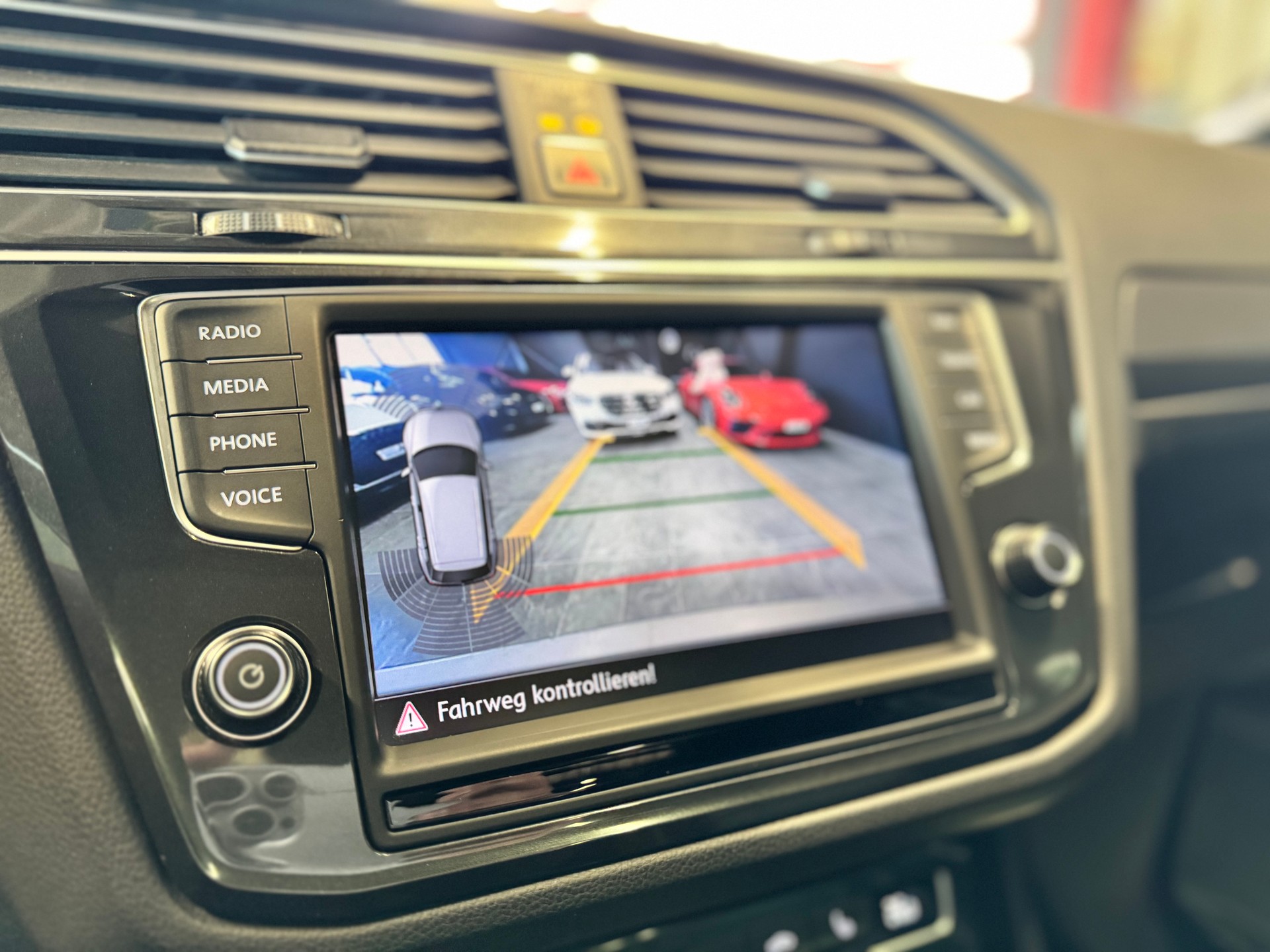 VW Tiguan 2.0 TDI SCR R-LINE 4Motion DSG *240PS*-image-15