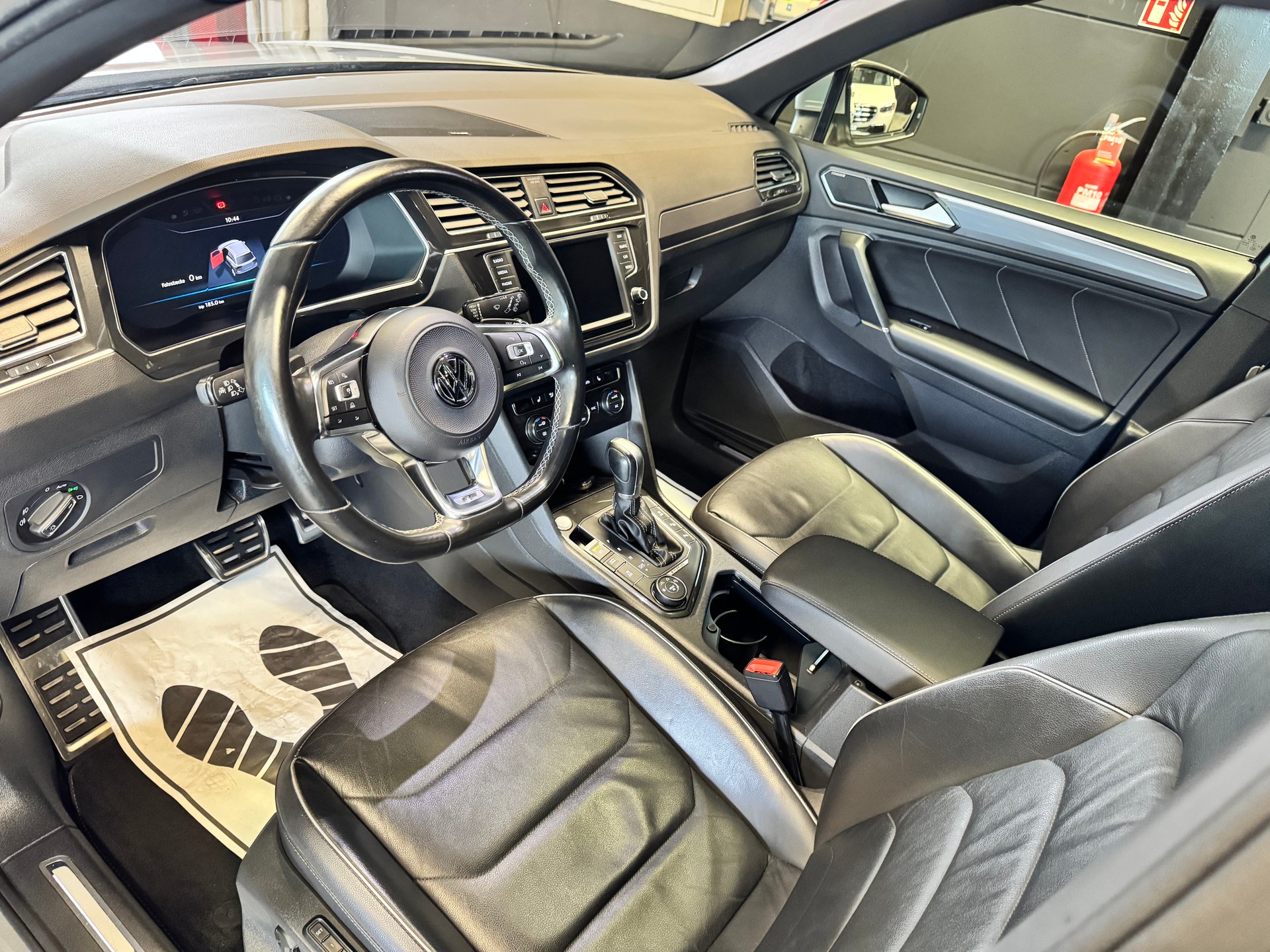 VW Tiguan 2.0 TDI SCR R-LINE 4Motion DSG *240PS*-image-13