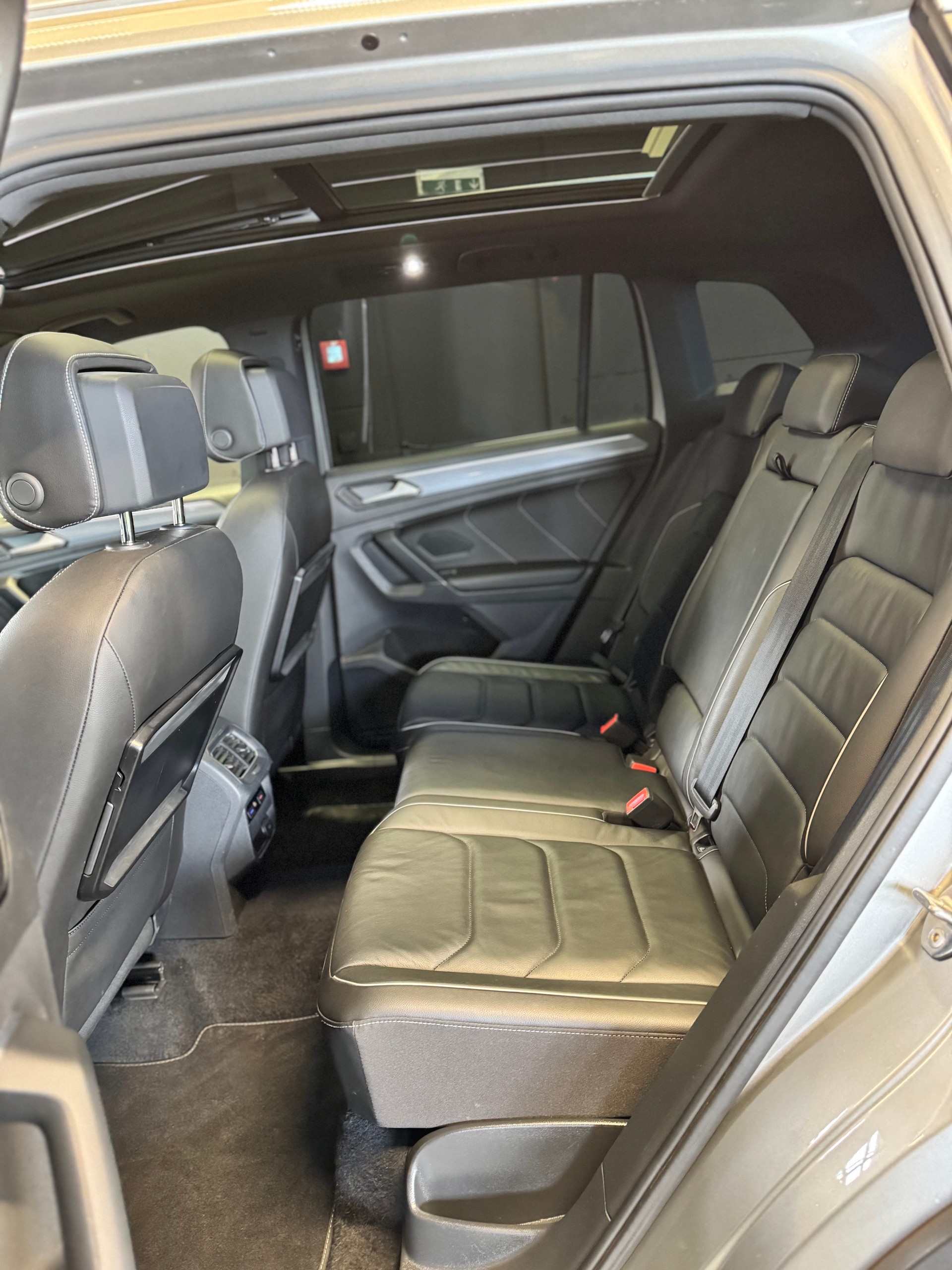 VW Tiguan 2.0 TDI SCR R-LINE 4Motion DSG *240PS*-image-12