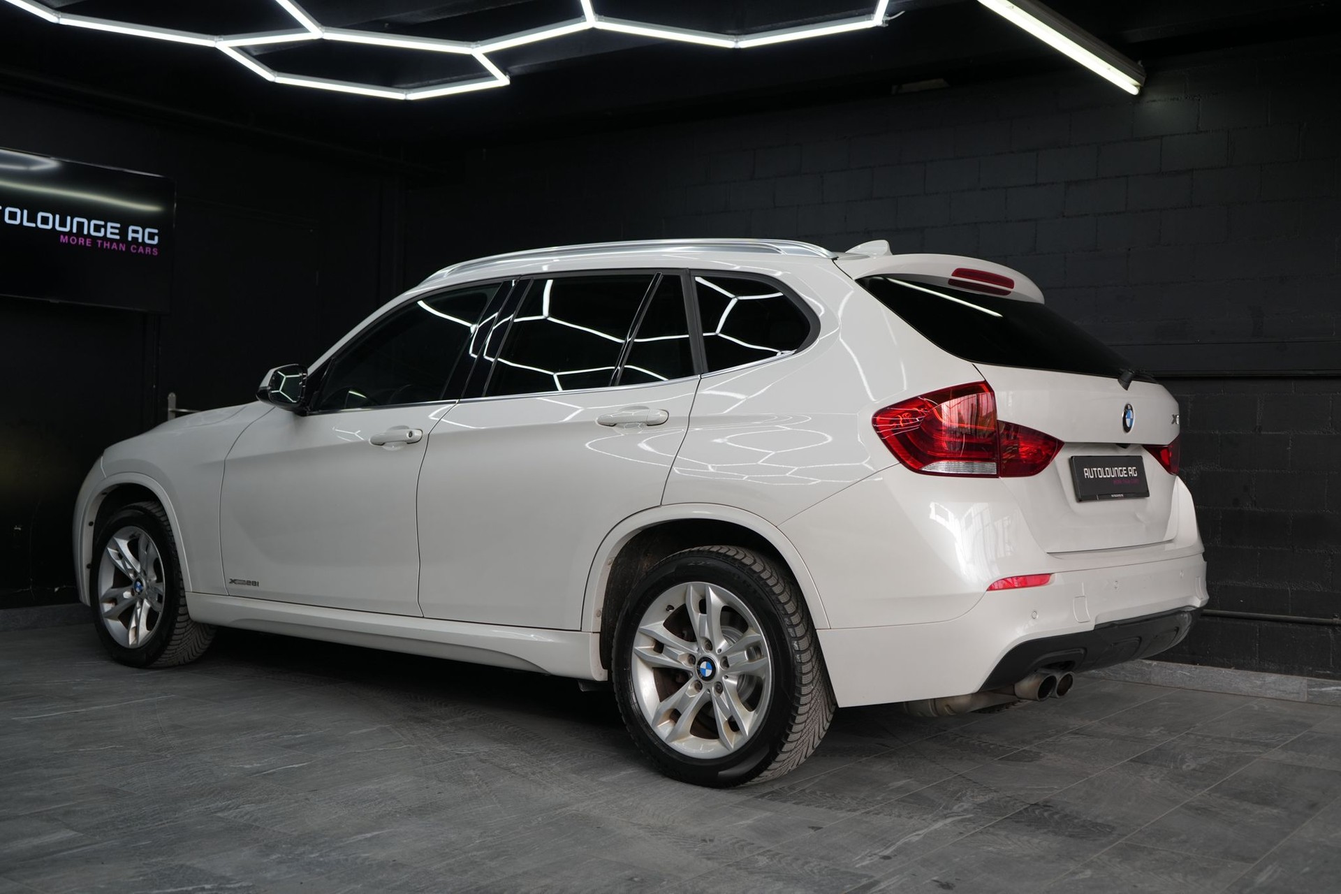 BMW X1 xDrive 28i Steptronic-showroom-element-2