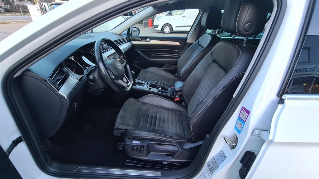 VW Passat 2.0 TDI BMT Elegance DSG ** Gr.Navi mit RF-Kamera ** Parkhilfe v+h ** Winter Paket ** Leder ** Frisch ab MFK & Service **-image-14