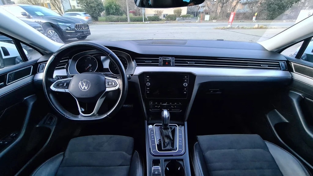 VW Passat 2.0 TDI BMT Elegance DSG ** Gr.Navi mit RF-Kamera ** Parkhilfe v+h ** Winter Paket ** Leder ** Frisch ab MFK & Service **-image-13