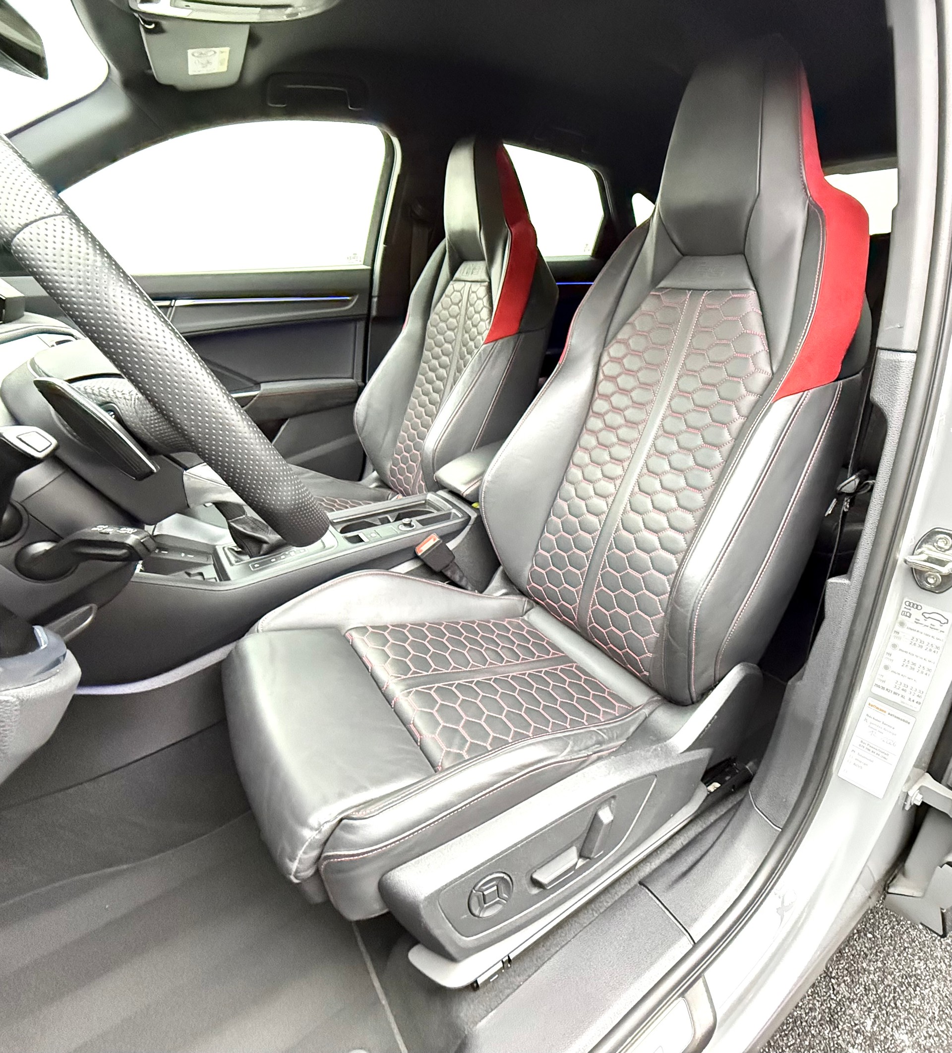 AUDI RS Q3 Sportback quattro S tronic-image-13