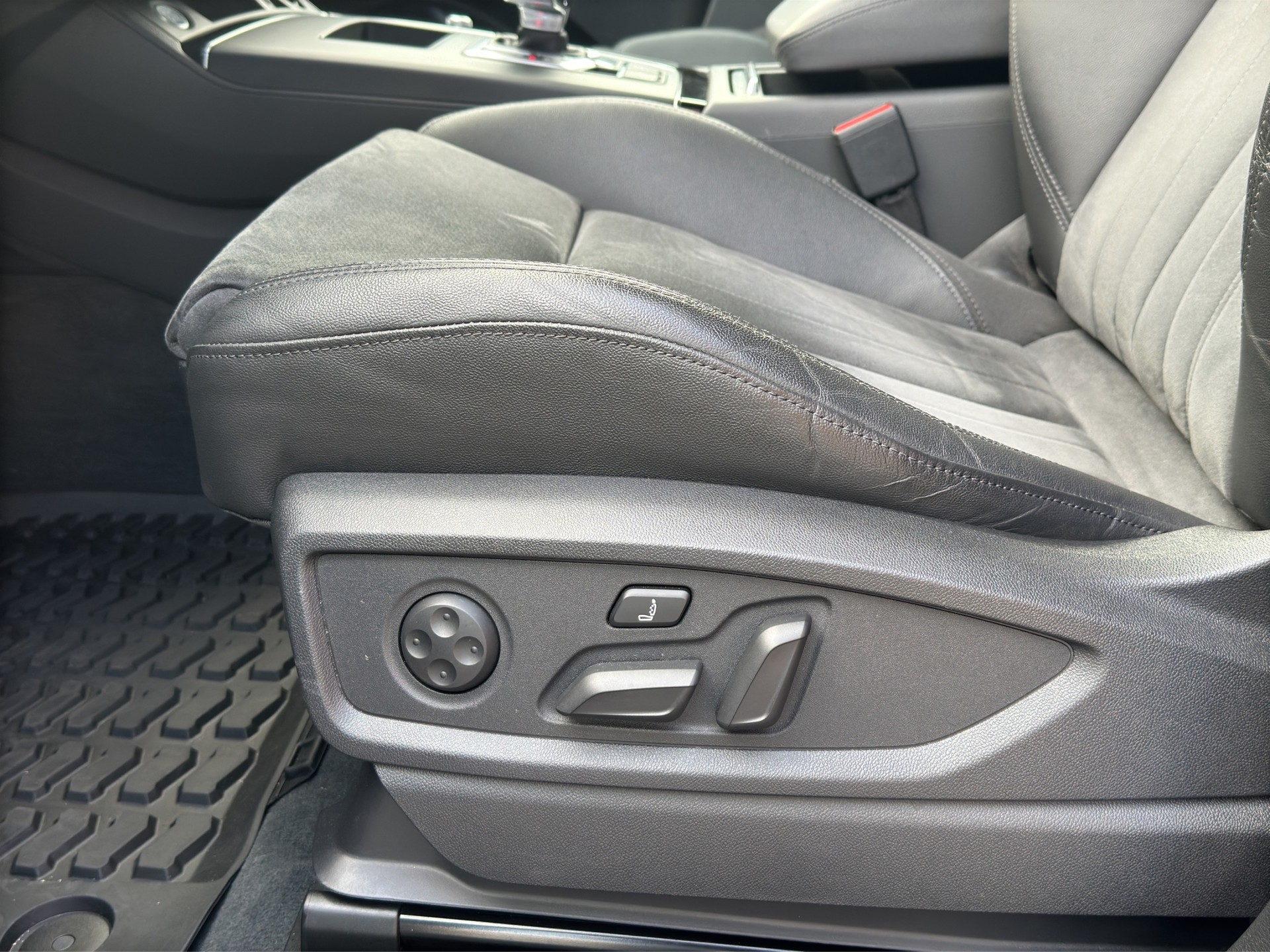 AUDI Q5 Sportback 45 TFSI S line quattro Schwarz Optik S-tronic-image-9