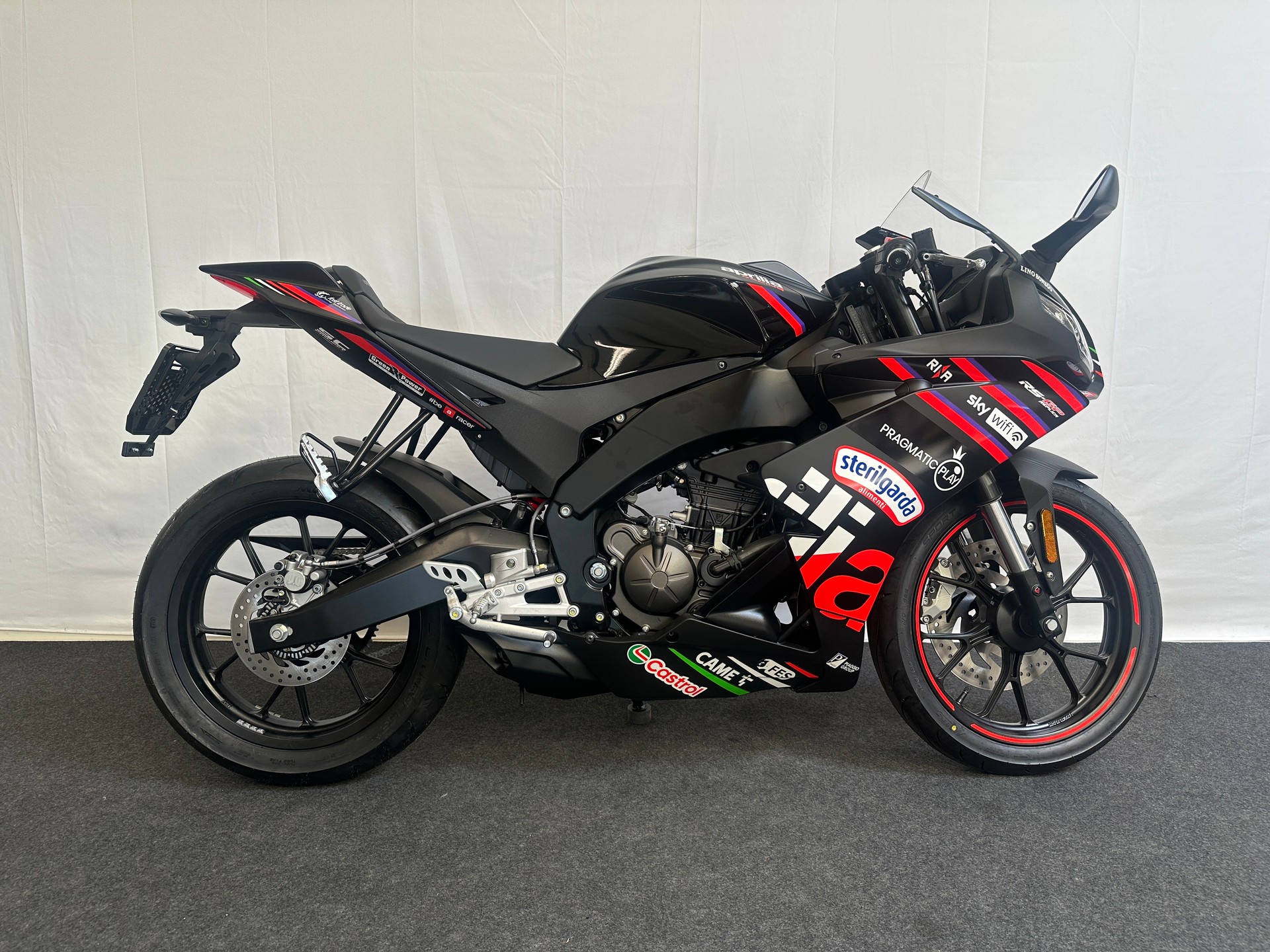 APRILIA RS 125 GP Replica E5+-showroom-element-1