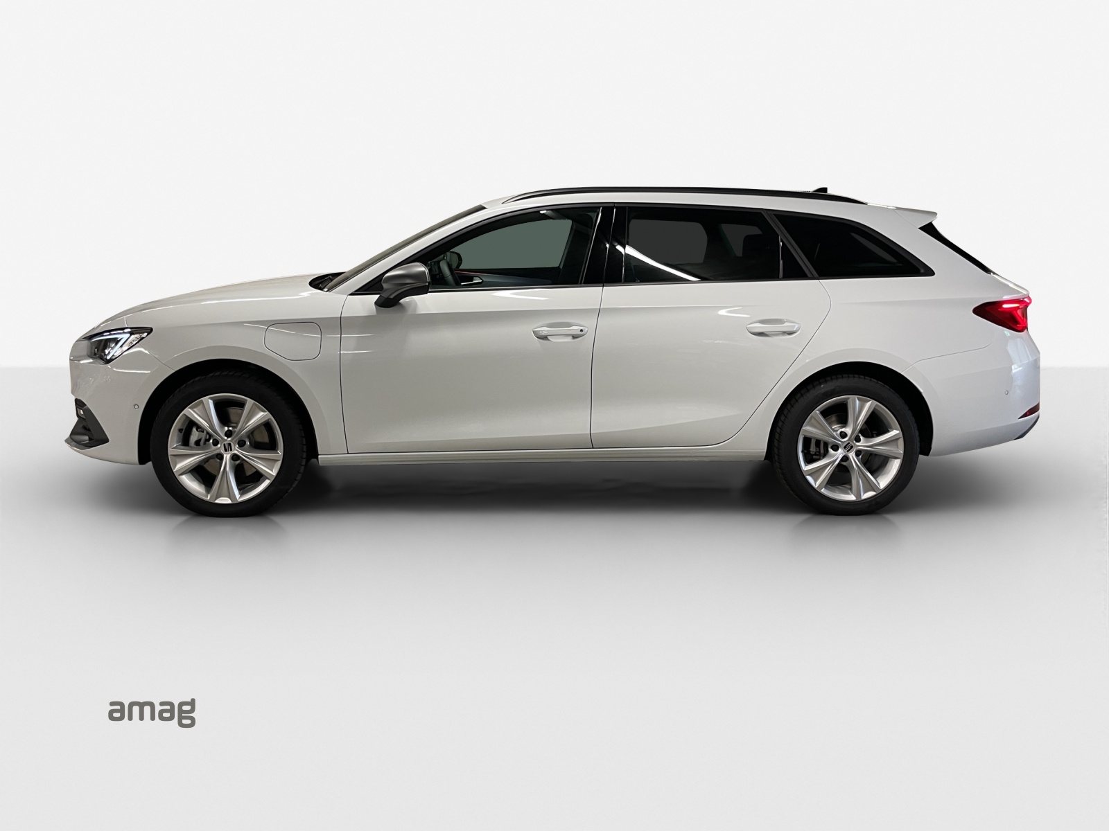 SEAT Leon ST 1.5 eHybrid pHEV DSG Move FR-image-1