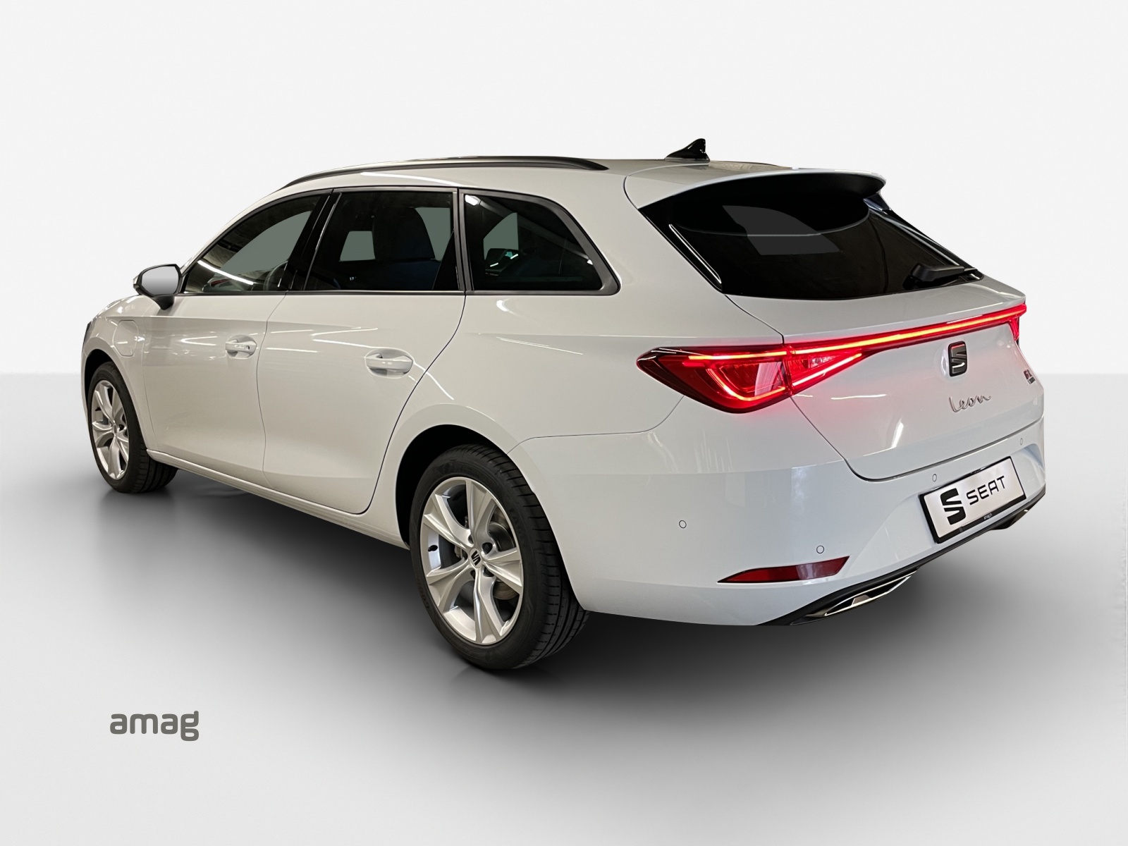 SEAT Leon ST 1.5 eHybrid pHEV DSG Move FR-image-2