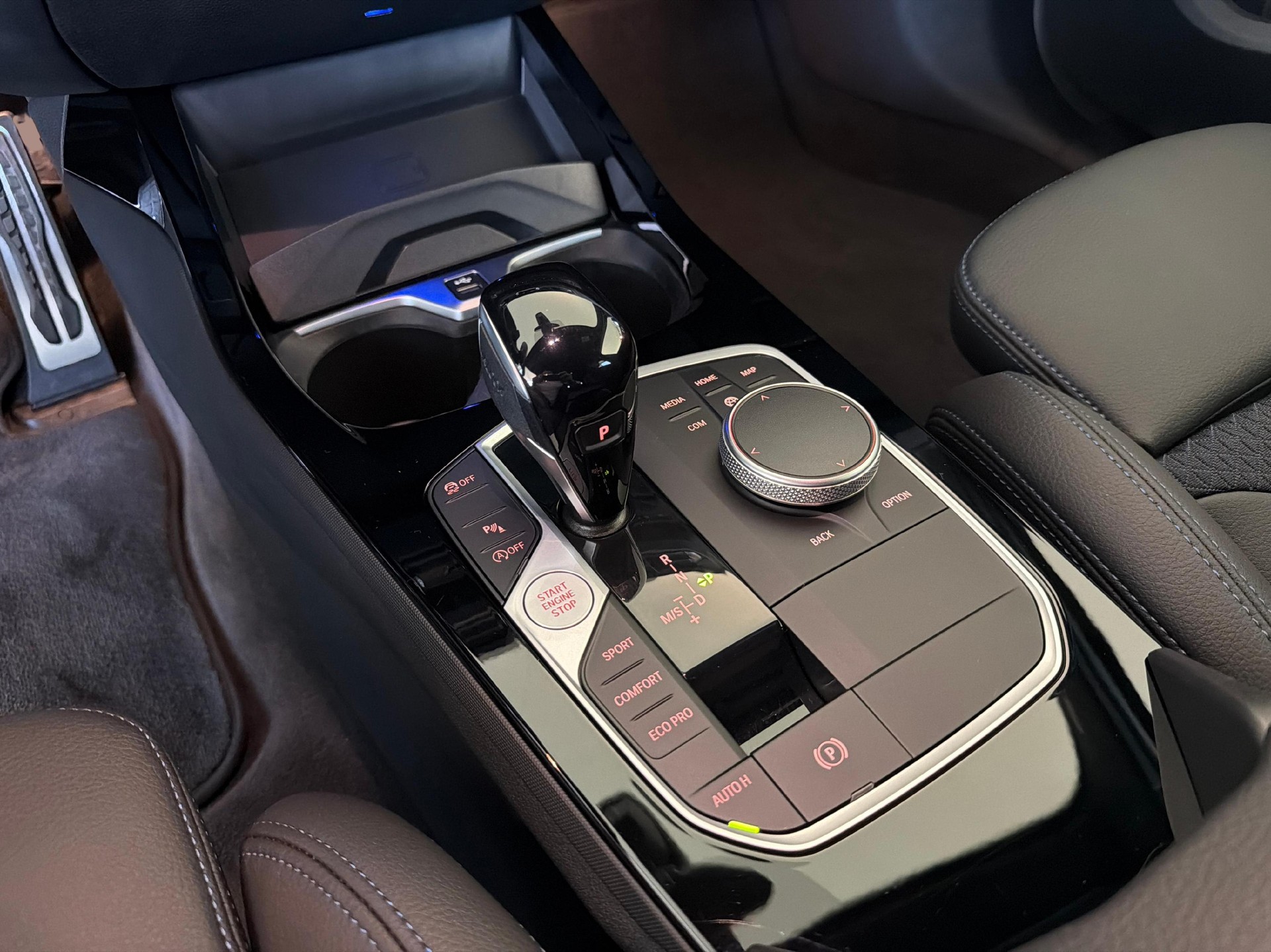 BMW 120i M-Sport Steptronic-image-16