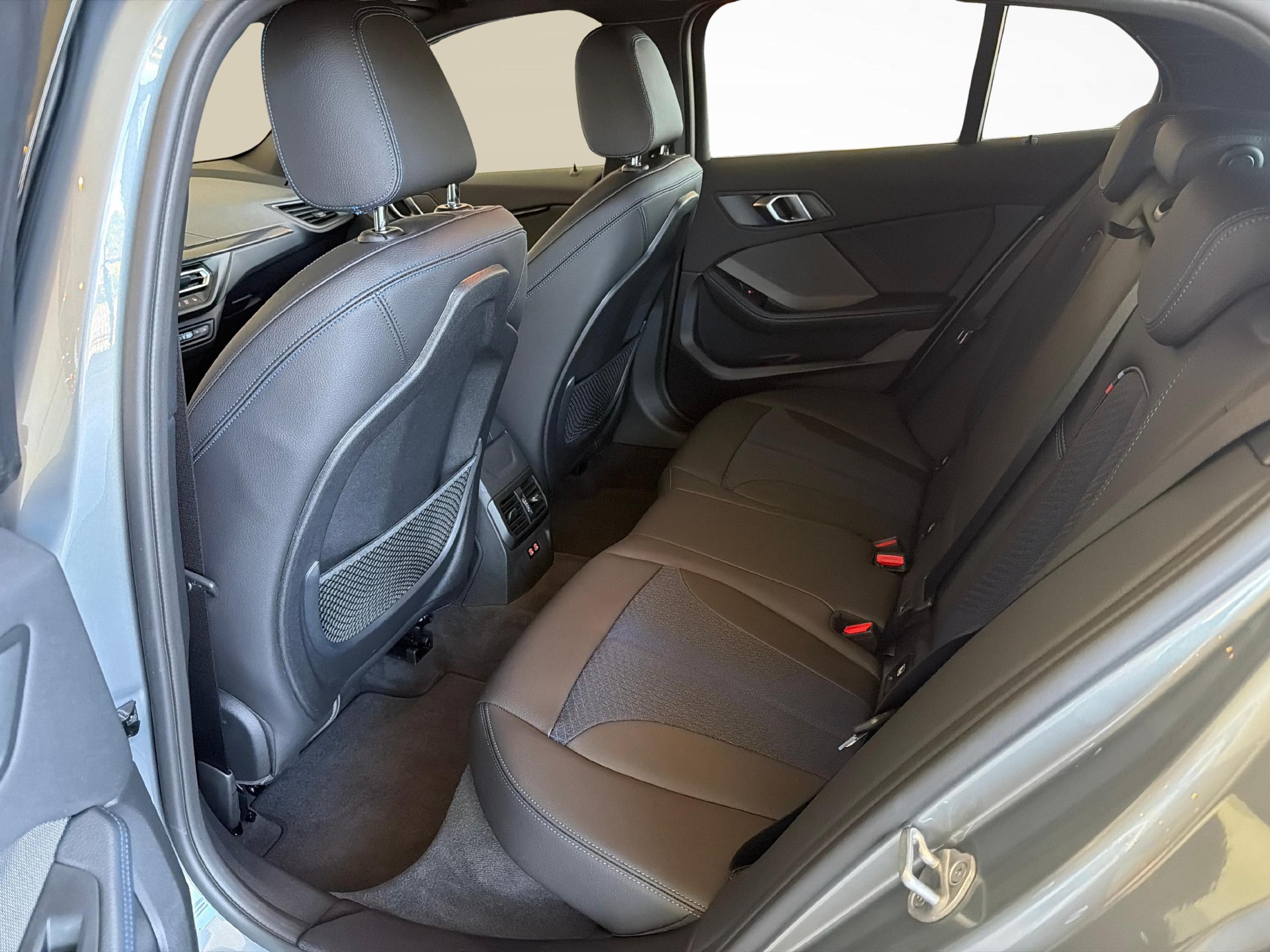BMW 120i M-Sport Steptronic-image-15