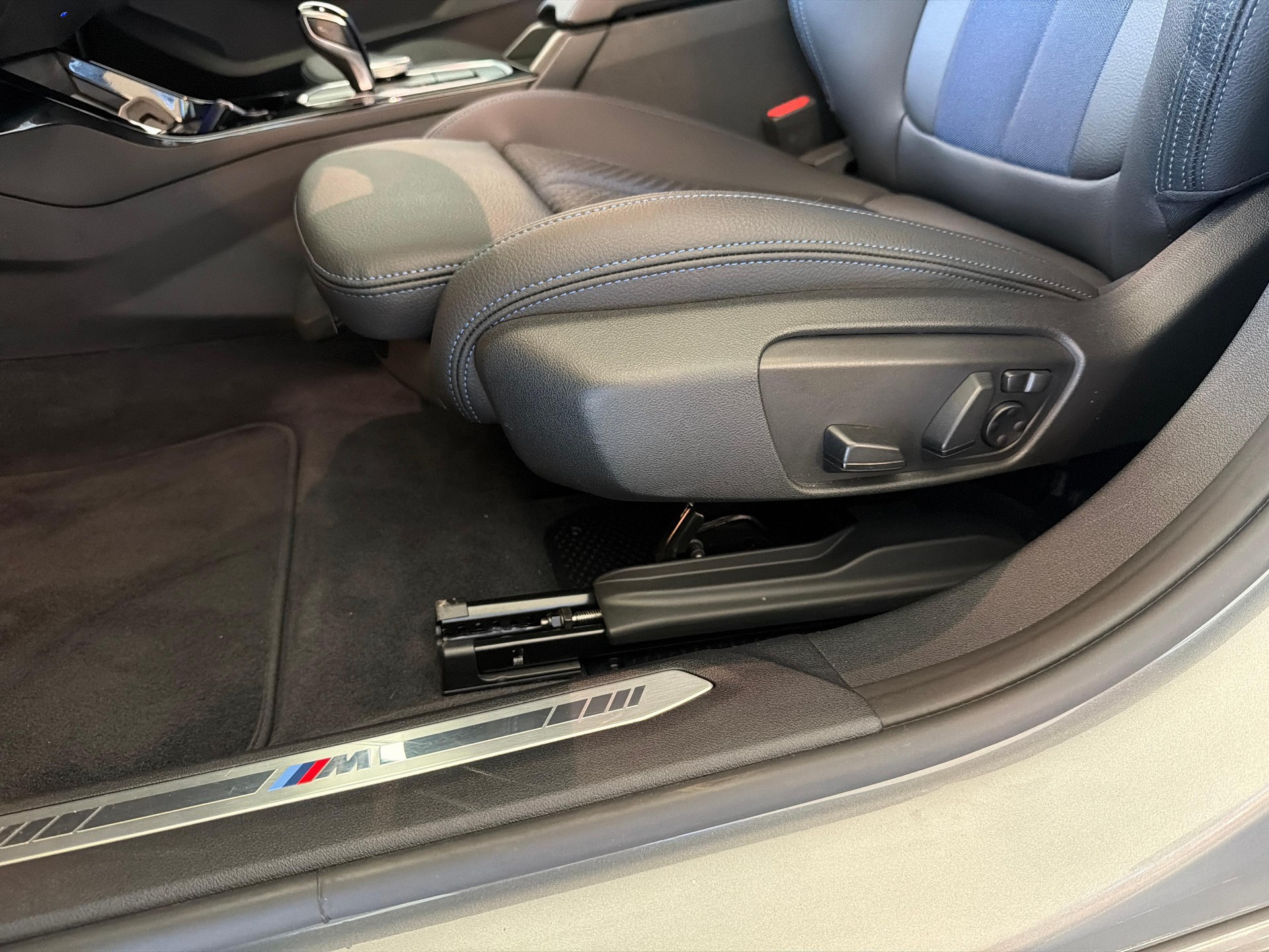 BMW 120i M-Sport Steptronic-image-10