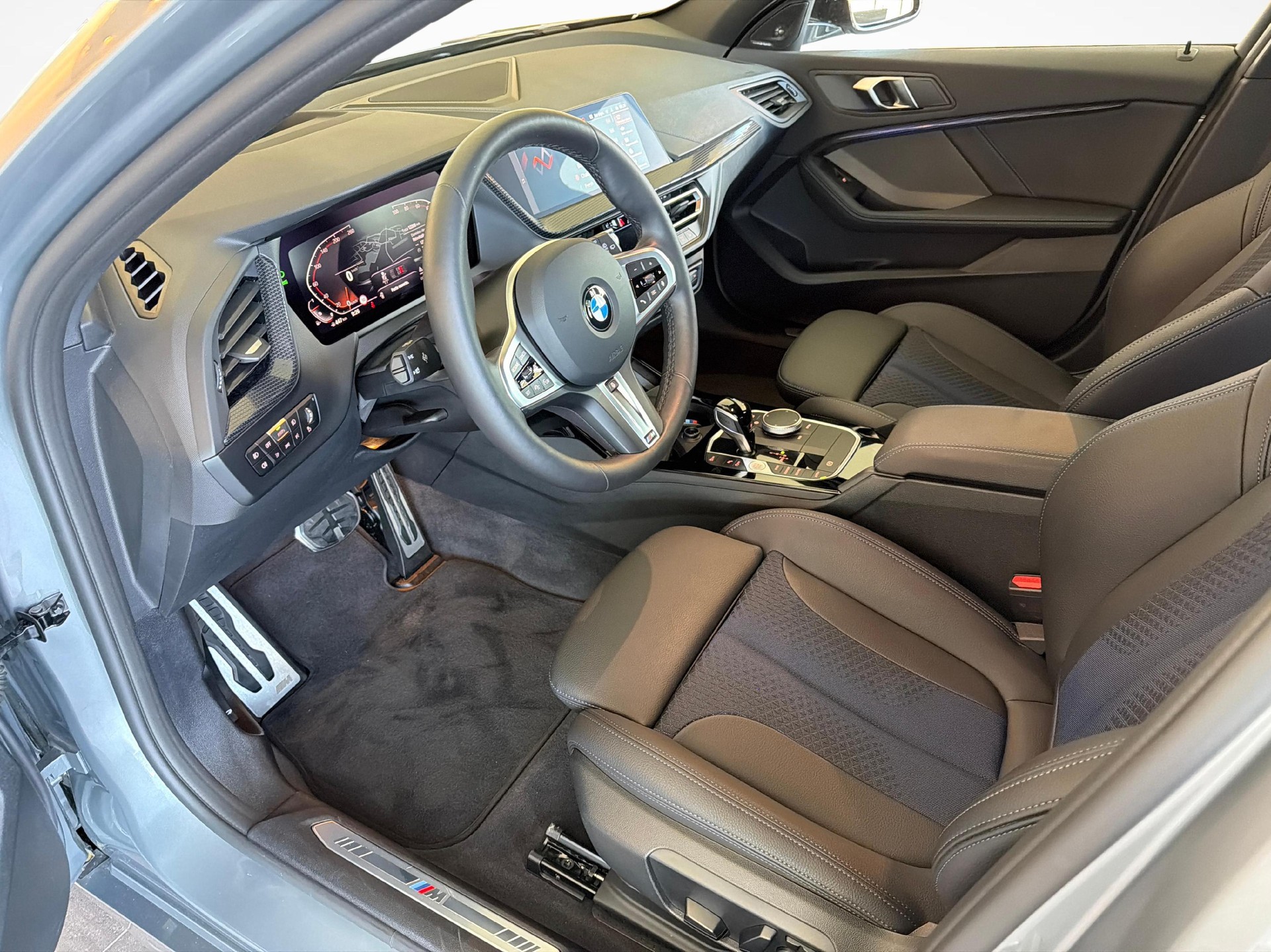 BMW 120i M-Sport Steptronic-image-8