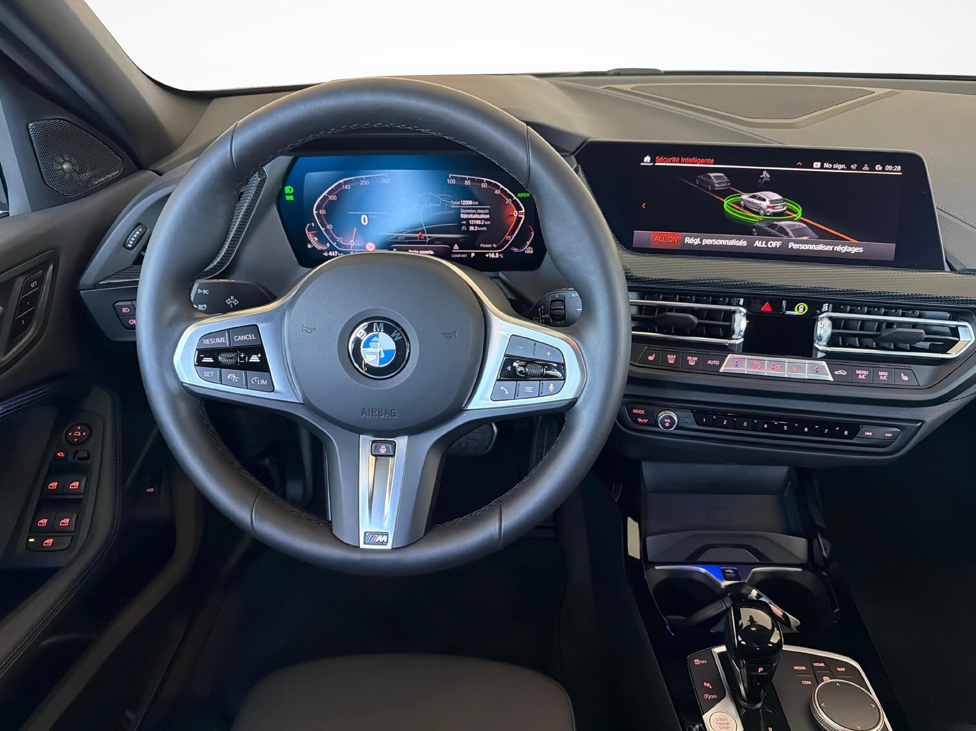 BMW 120i M-Sport Steptronic-image-12