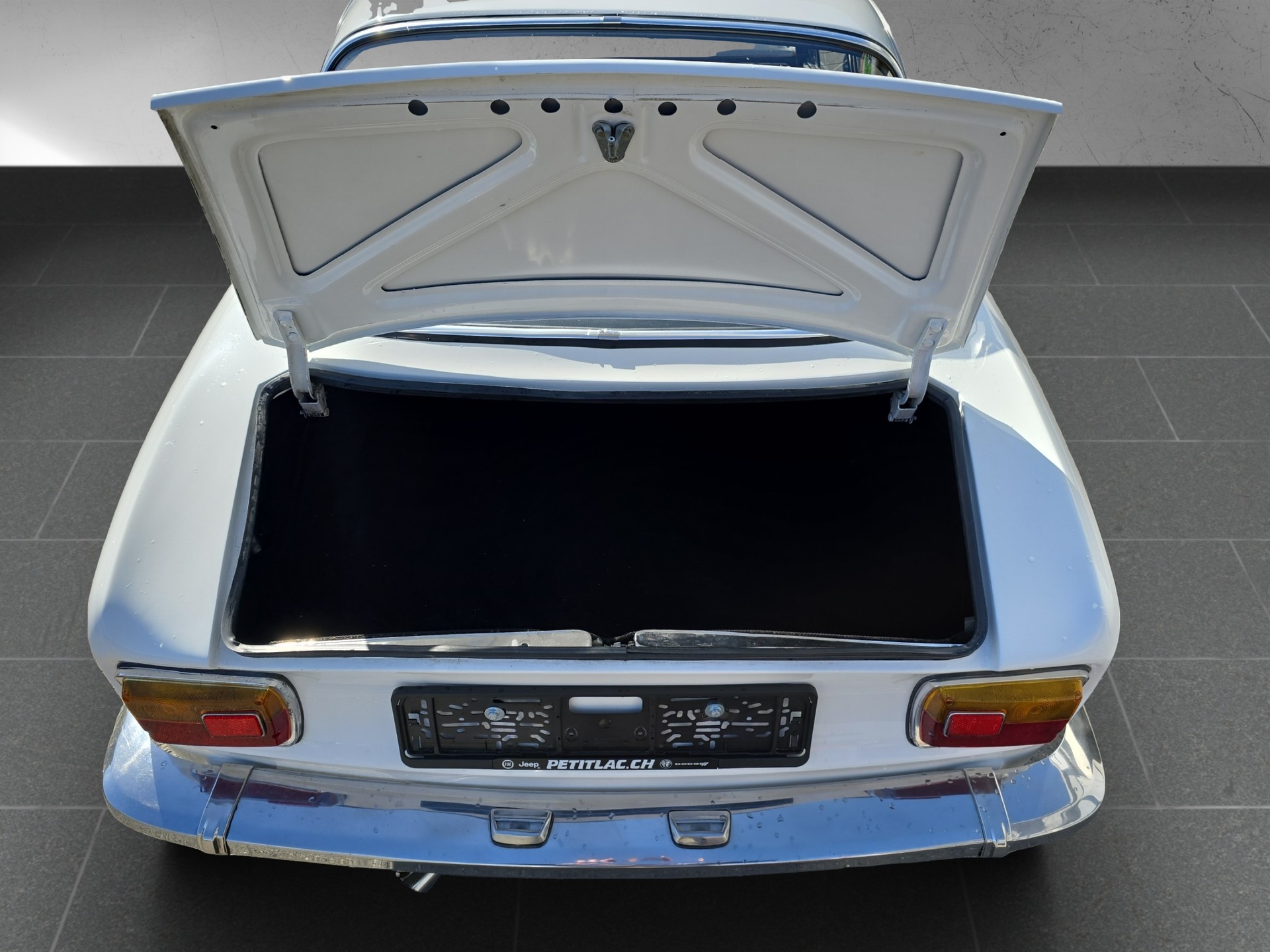 ALFA ROMEO 1600 GT-image-14