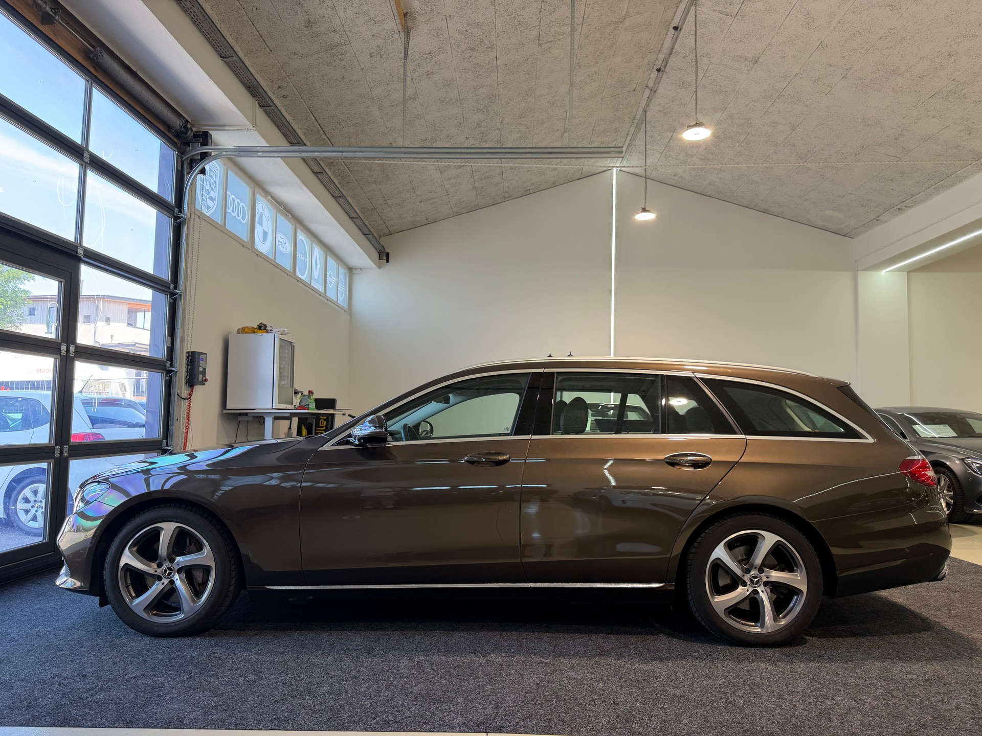 MERCEDES-BENZ E 350 d Avantgarde 9G-Tronic-showroom-element-2