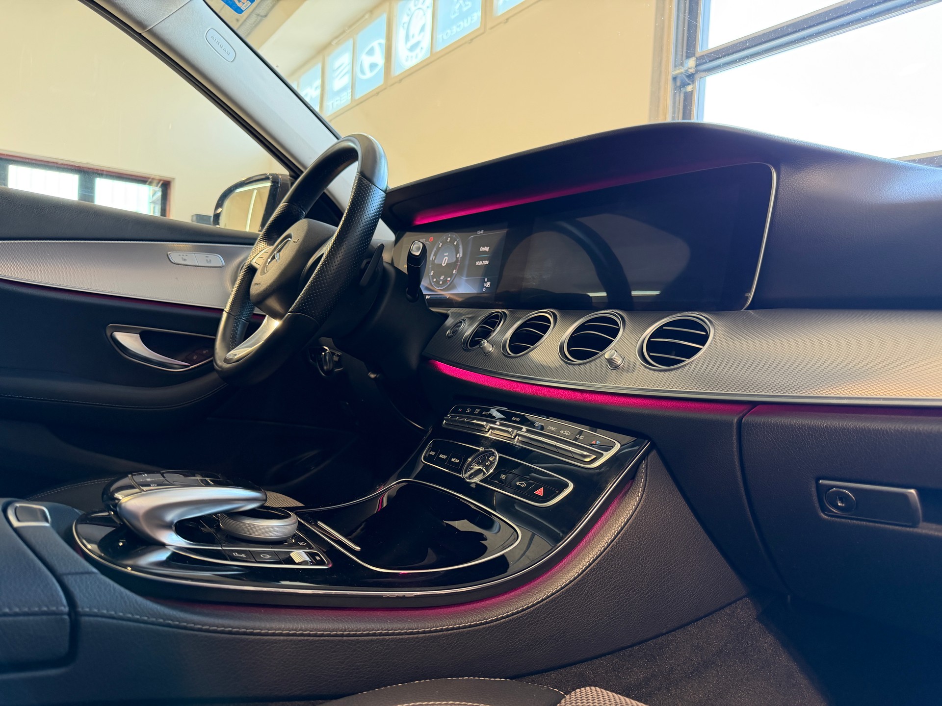 MERCEDES-BENZ E 350 d Avantgarde 9G-Tronic-image-16