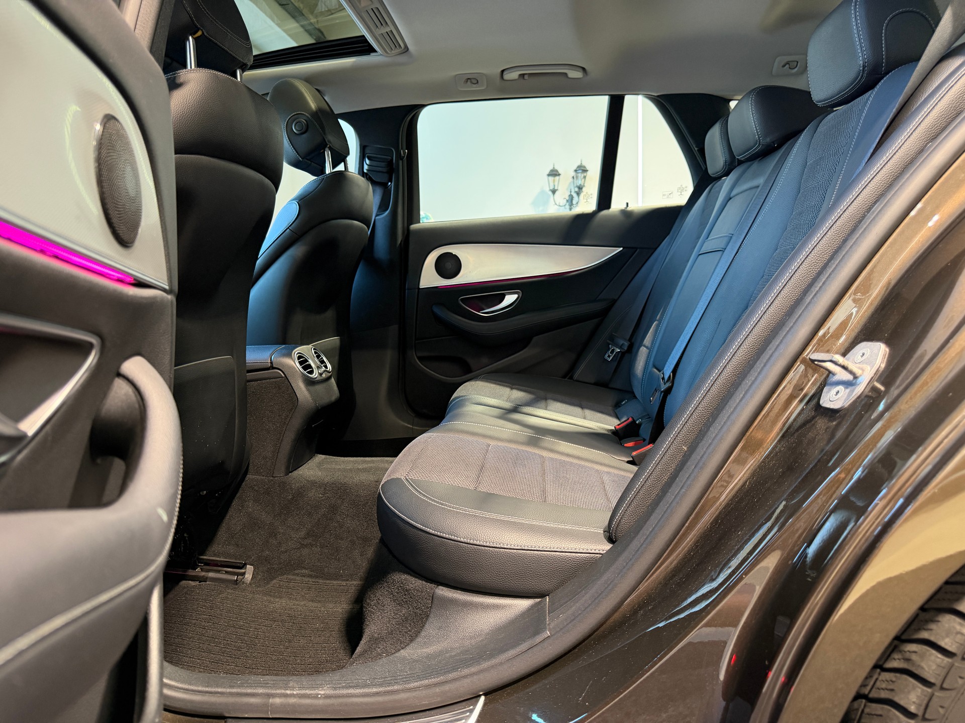 MERCEDES-BENZ E 350 d Avantgarde 9G-Tronic-image-17