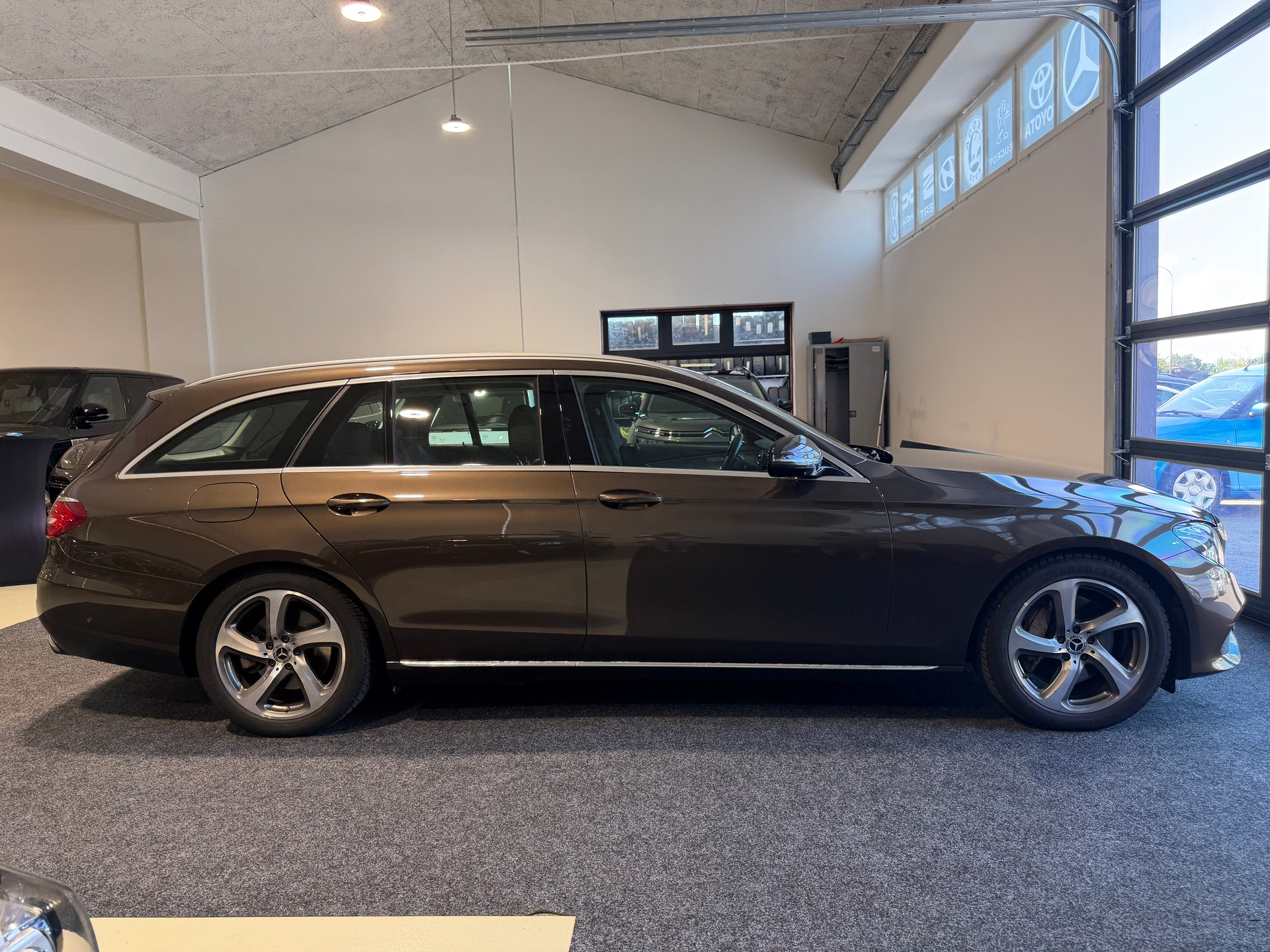 MERCEDES-BENZ E 350 d Avantgarde 9G-Tronic-image-8