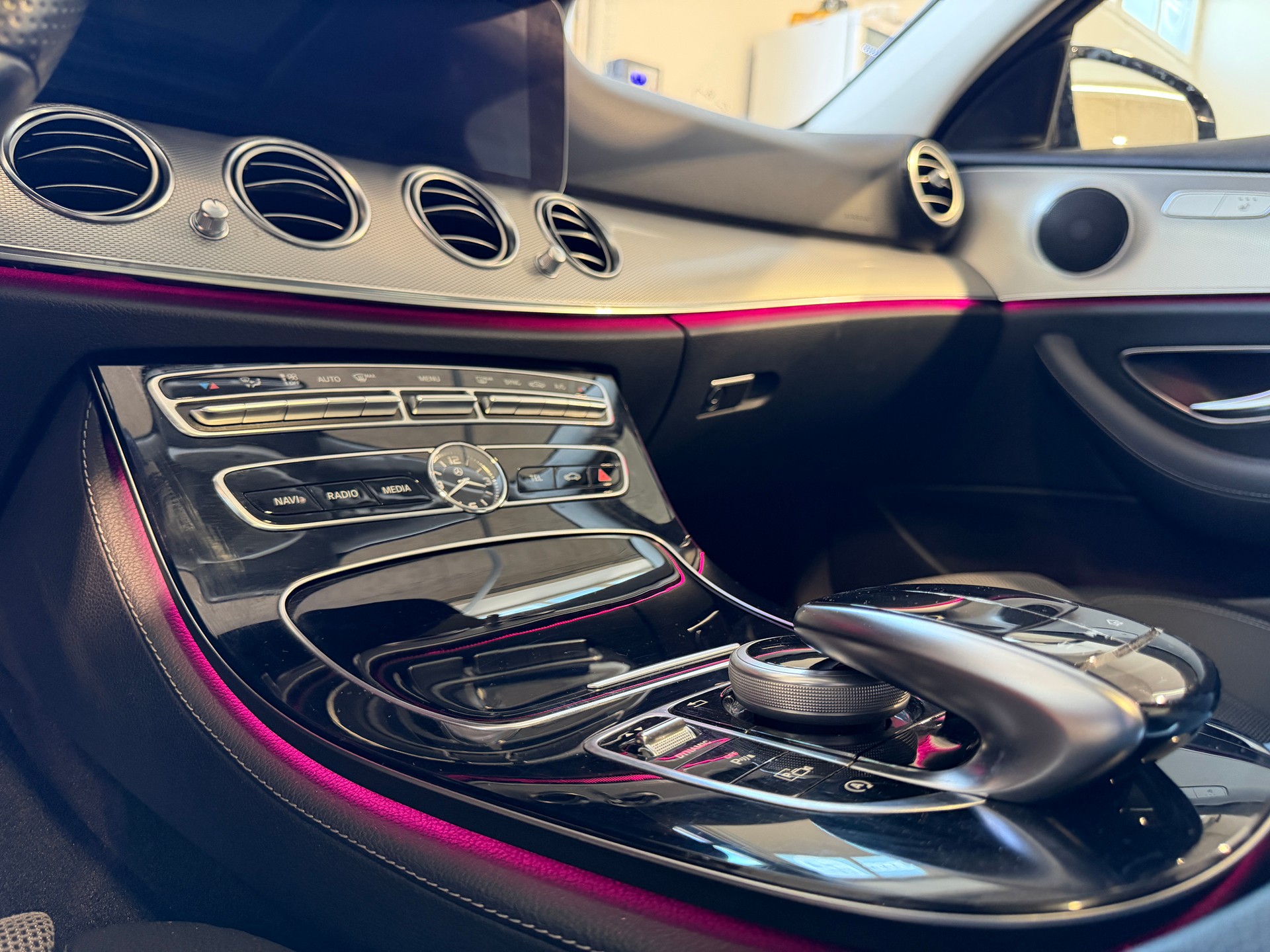 MERCEDES-BENZ E 350 d Avantgarde 9G-Tronic-image-13