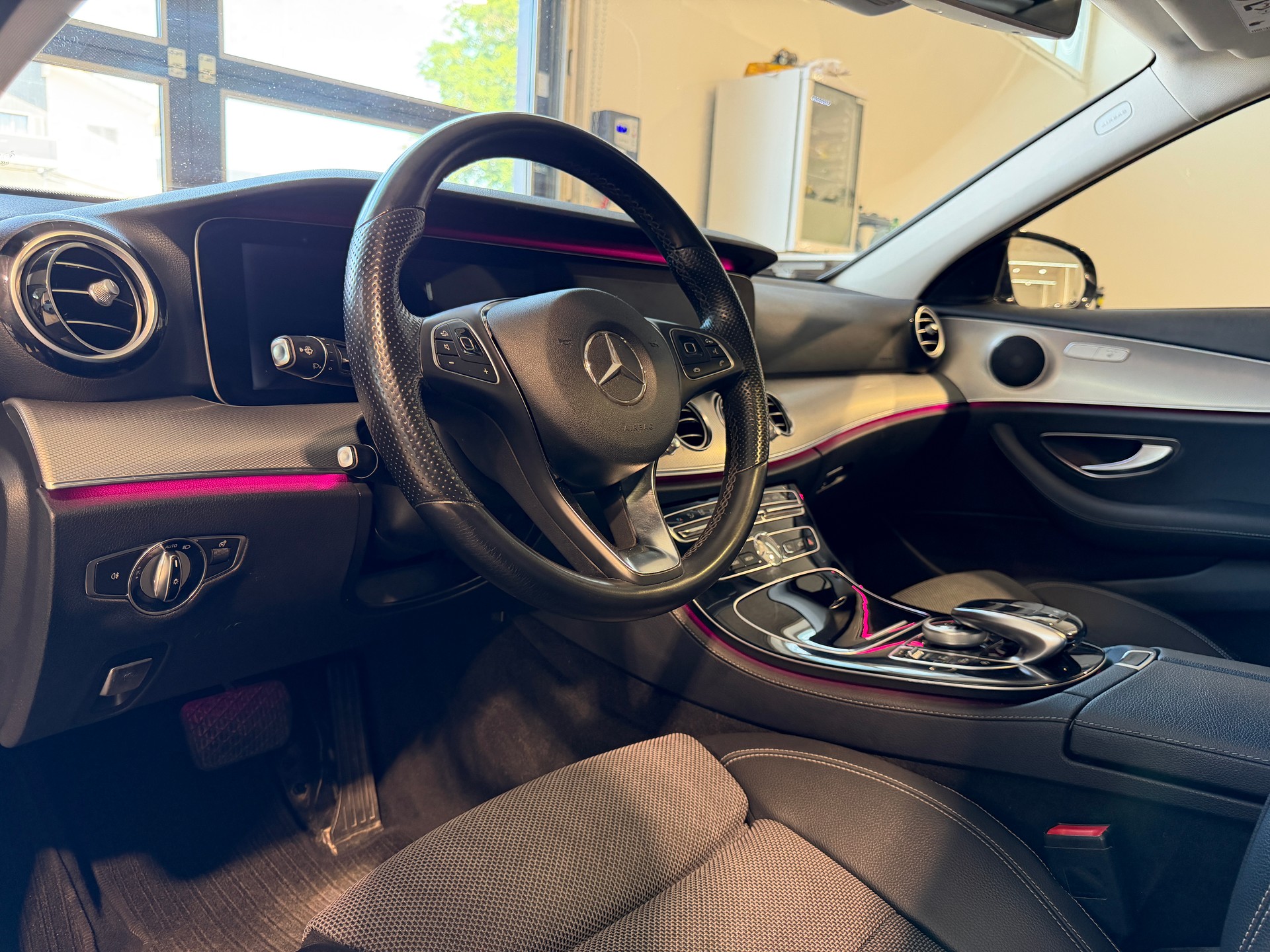 MERCEDES-BENZ E 350 d Avantgarde 9G-Tronic-image-12