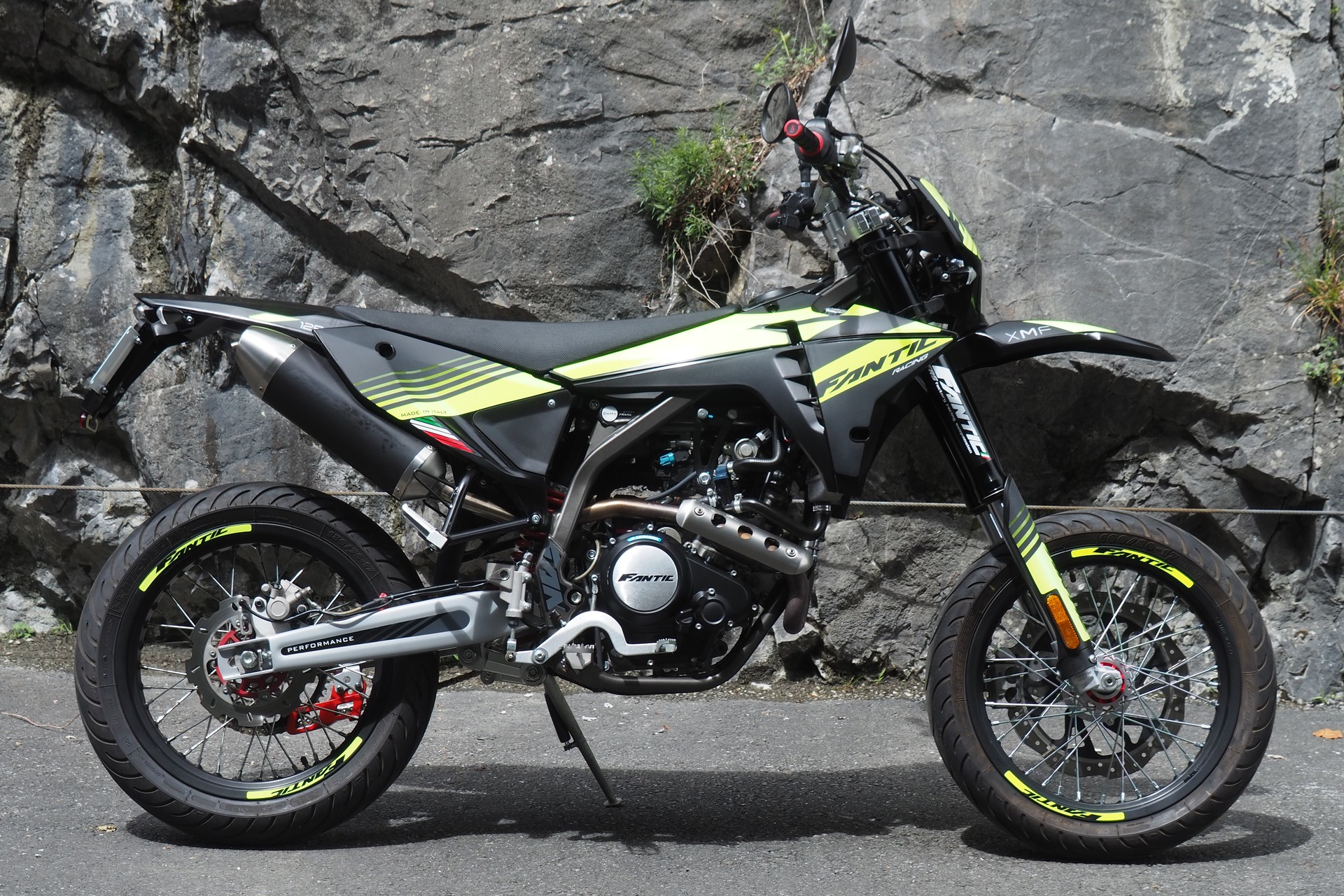 FANTIC XMF 125 Motard-showroom-element-2