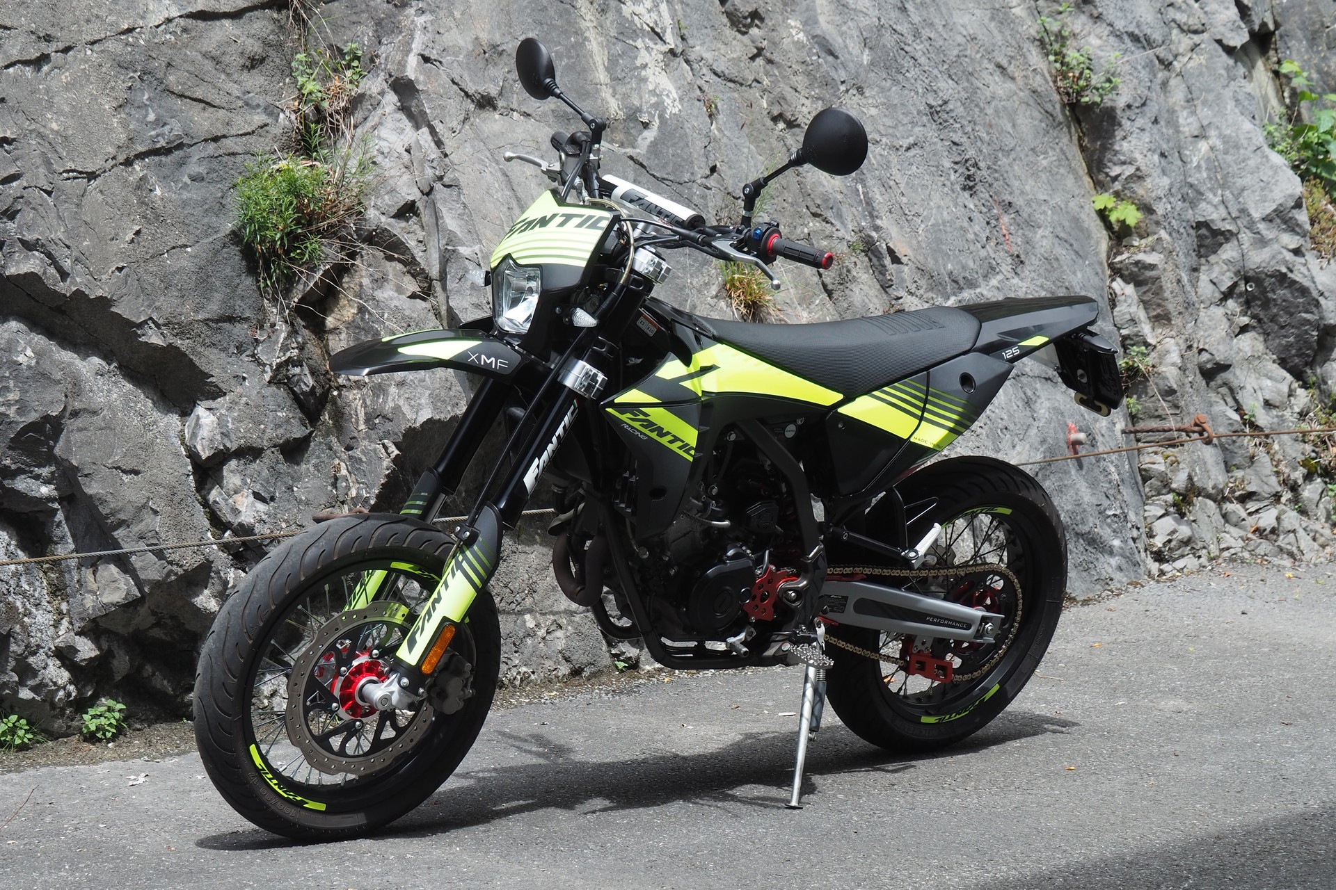 FANTIC XMF 125 Motard-showroom-element-1