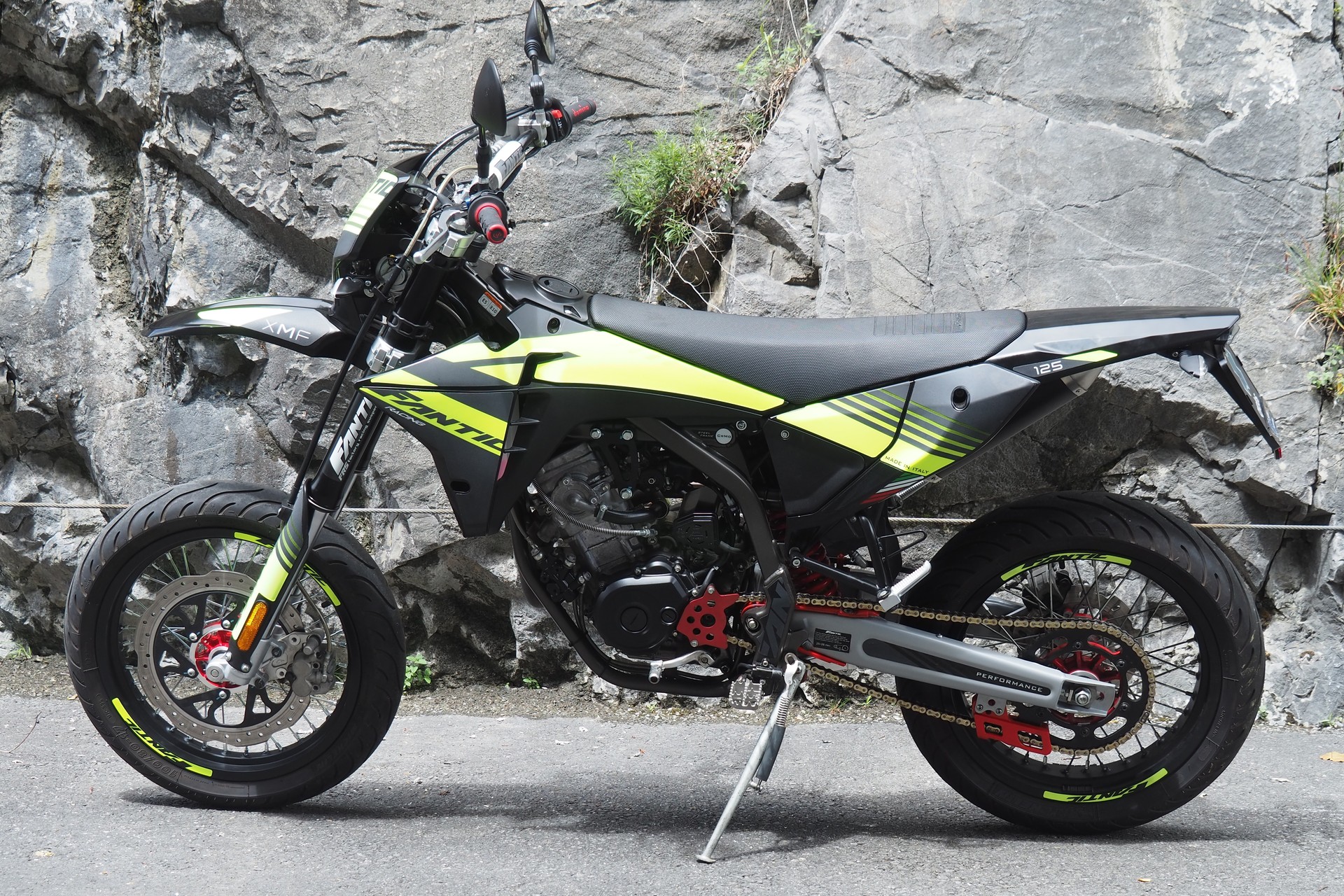 FANTIC XMF 125 Motard-showroom-element-3
