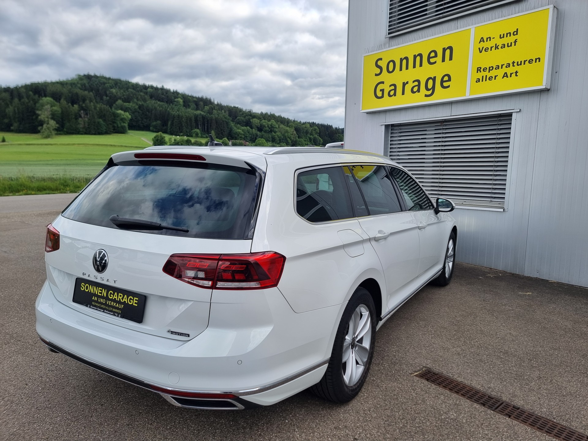 VW Passat 2.0 TDI BMT Business 4Motion DSG-image-12