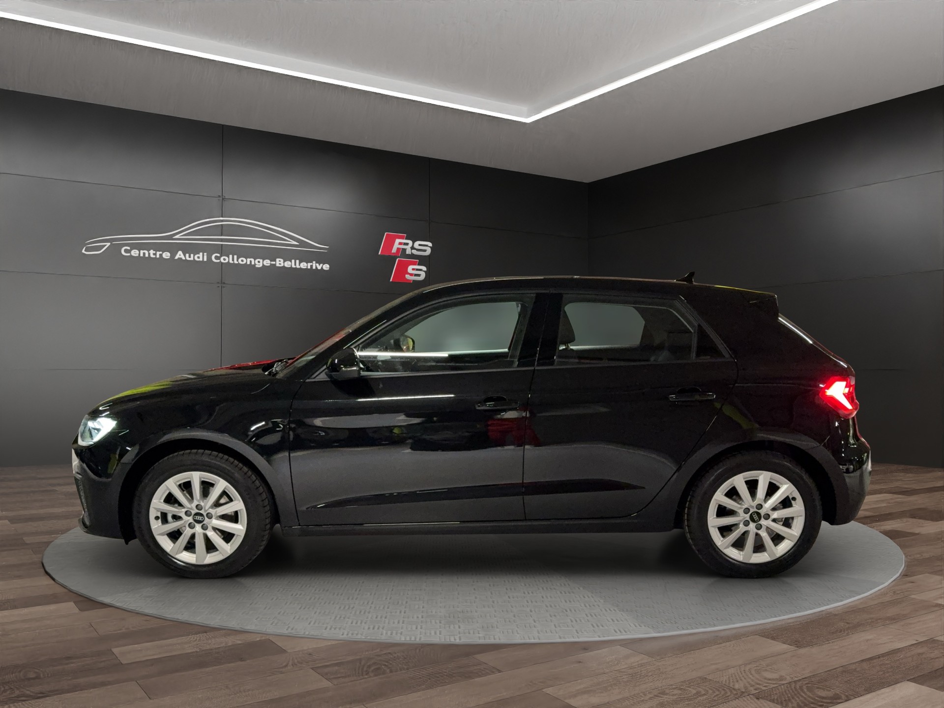 AUDI A1 Sportback 30 TFSI Attraction S-tronic-image-2