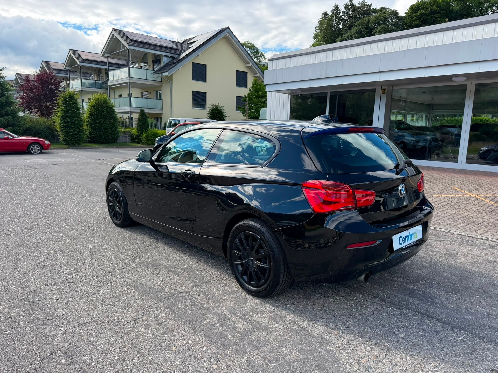 BMW 118i Steptronic-showroom-element-1