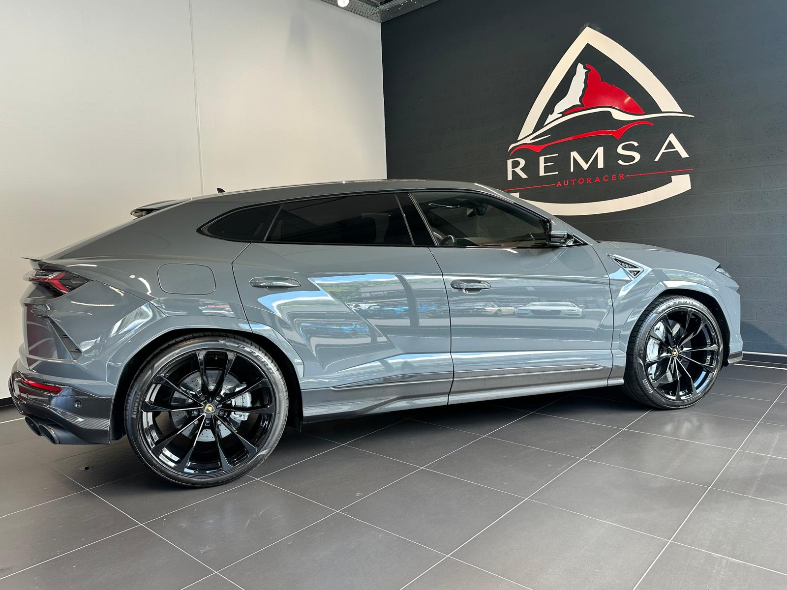 LAMBORGHINI Urus E-Gear-image-3