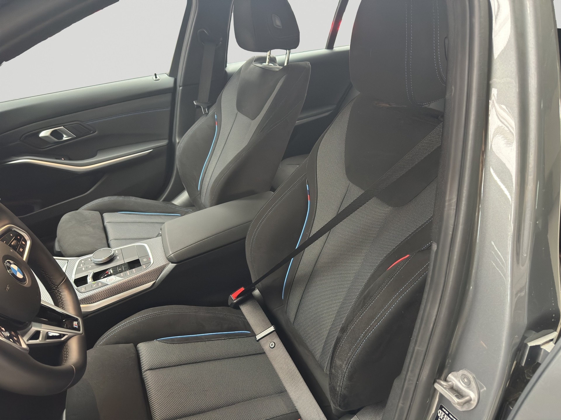 BMW 330i Touring xDrive Steptronic M Sport-image-5