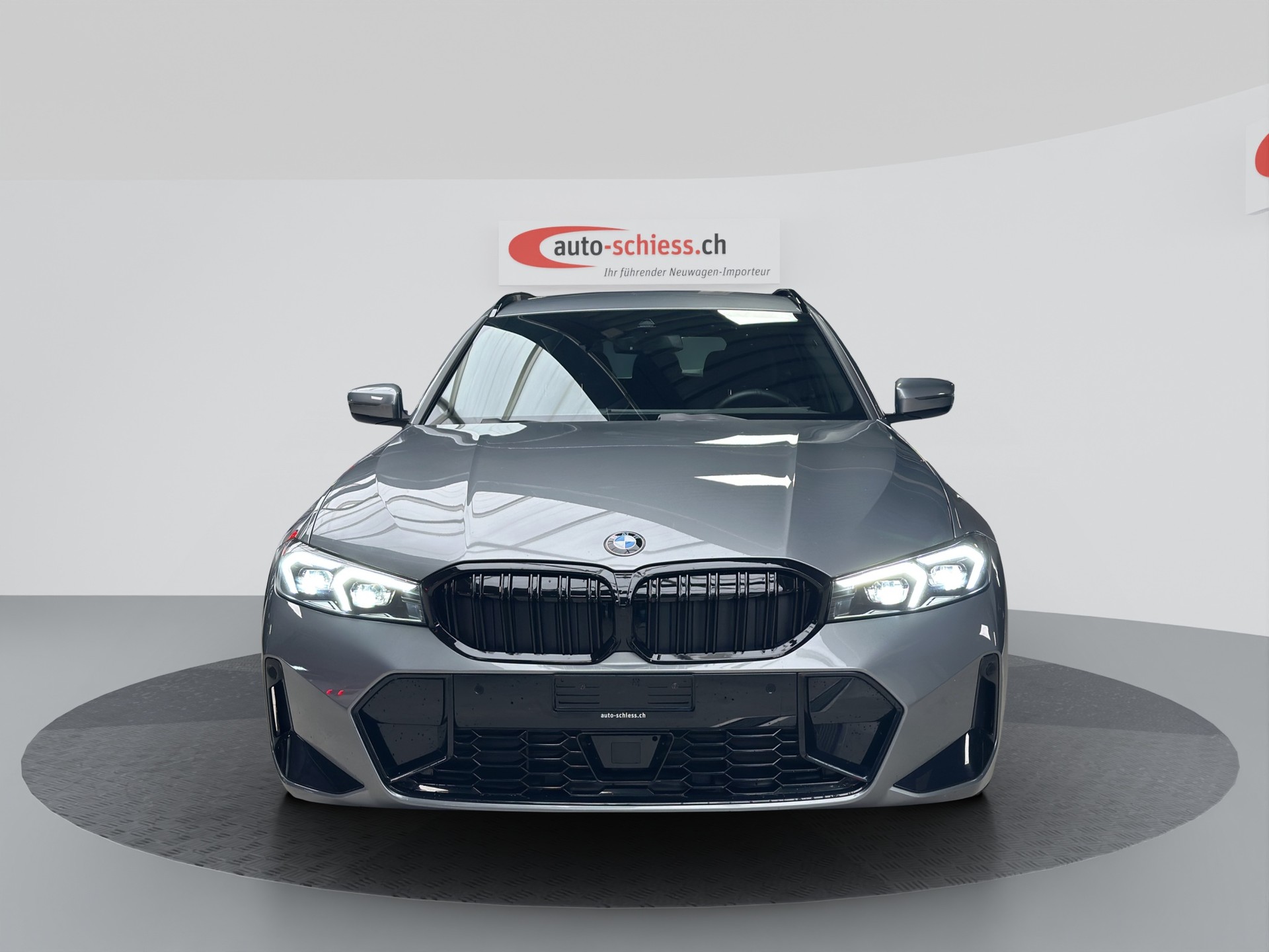BMW 330i Touring xDrive Steptronic M Sport-image-1