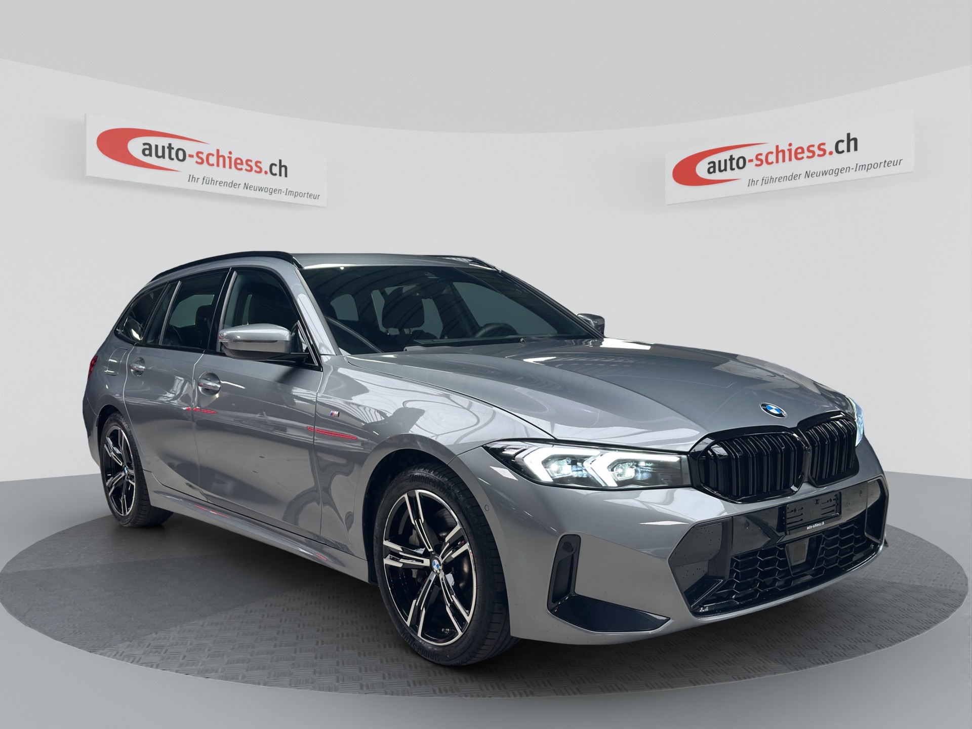 BMW 330i Touring xDrive Steptronic M Sport-image-0