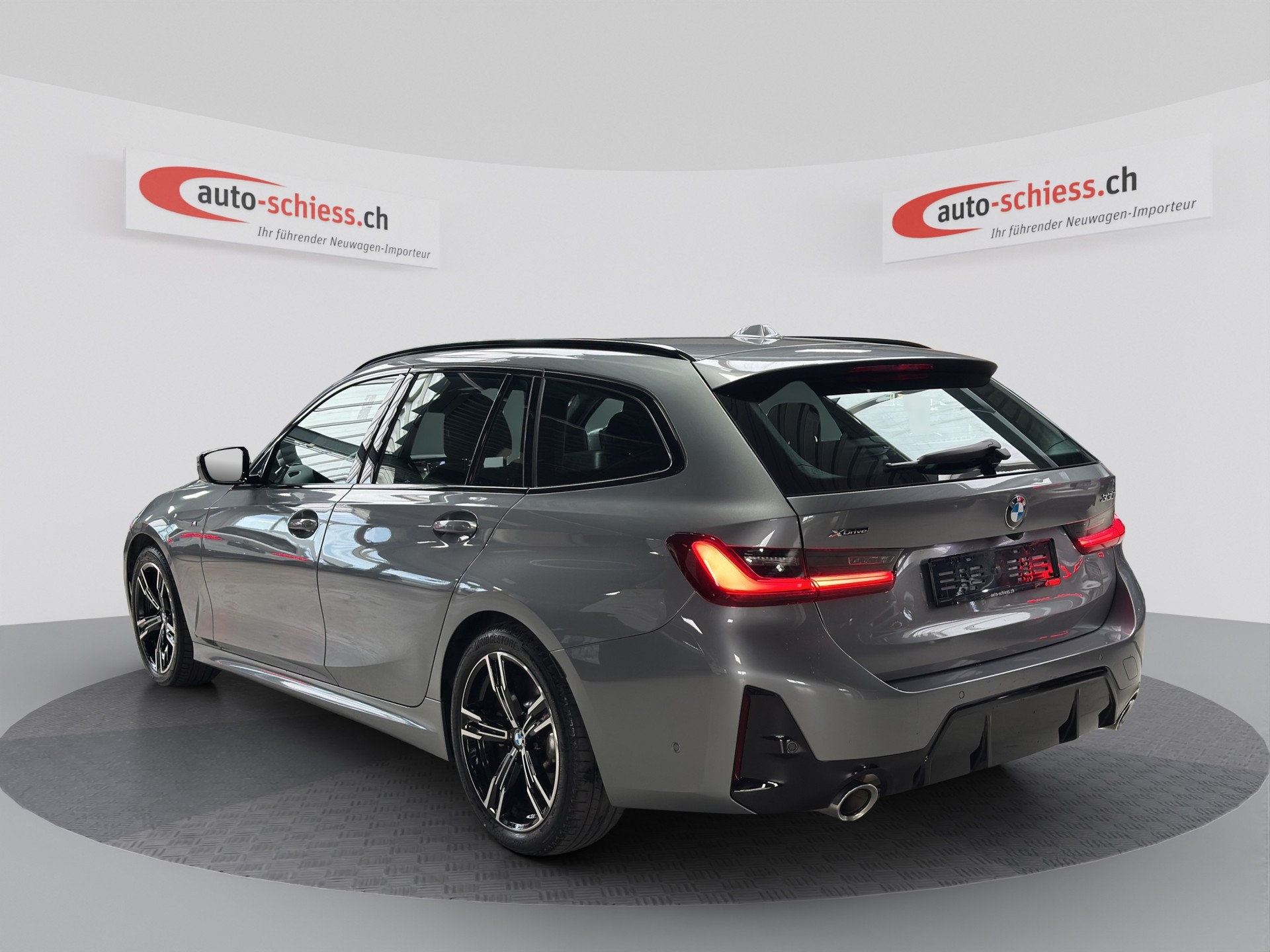 BMW 330i Touring xDrive Steptronic M Sport-image-2