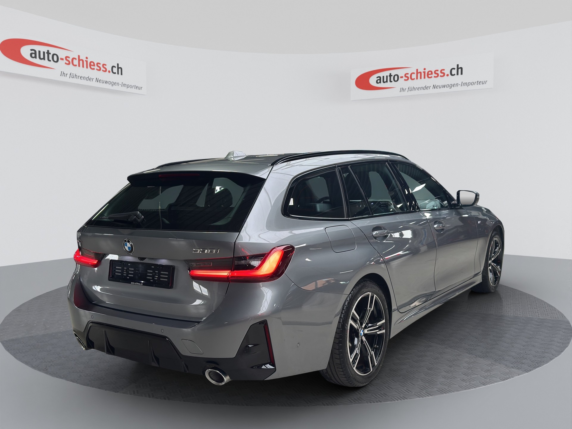 BMW 330i Touring xDrive Steptronic M Sport-image-4