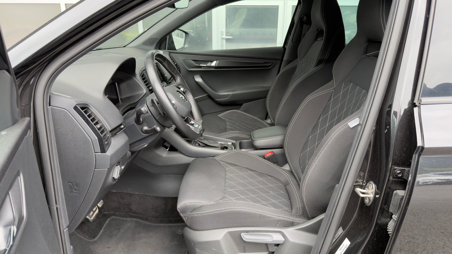SKODA Karoq 2.0 TSI SportLine DSG 4x4-image-12