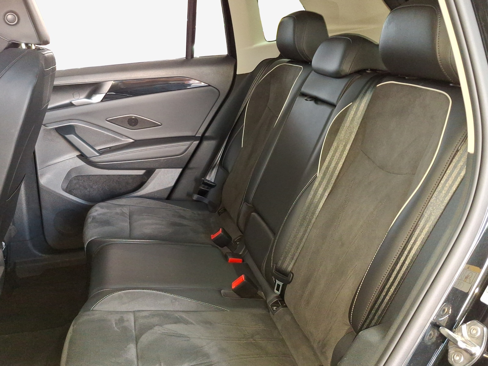 VW Tiguan 2.0 TSI DSG Elegance 4Motion-image-11