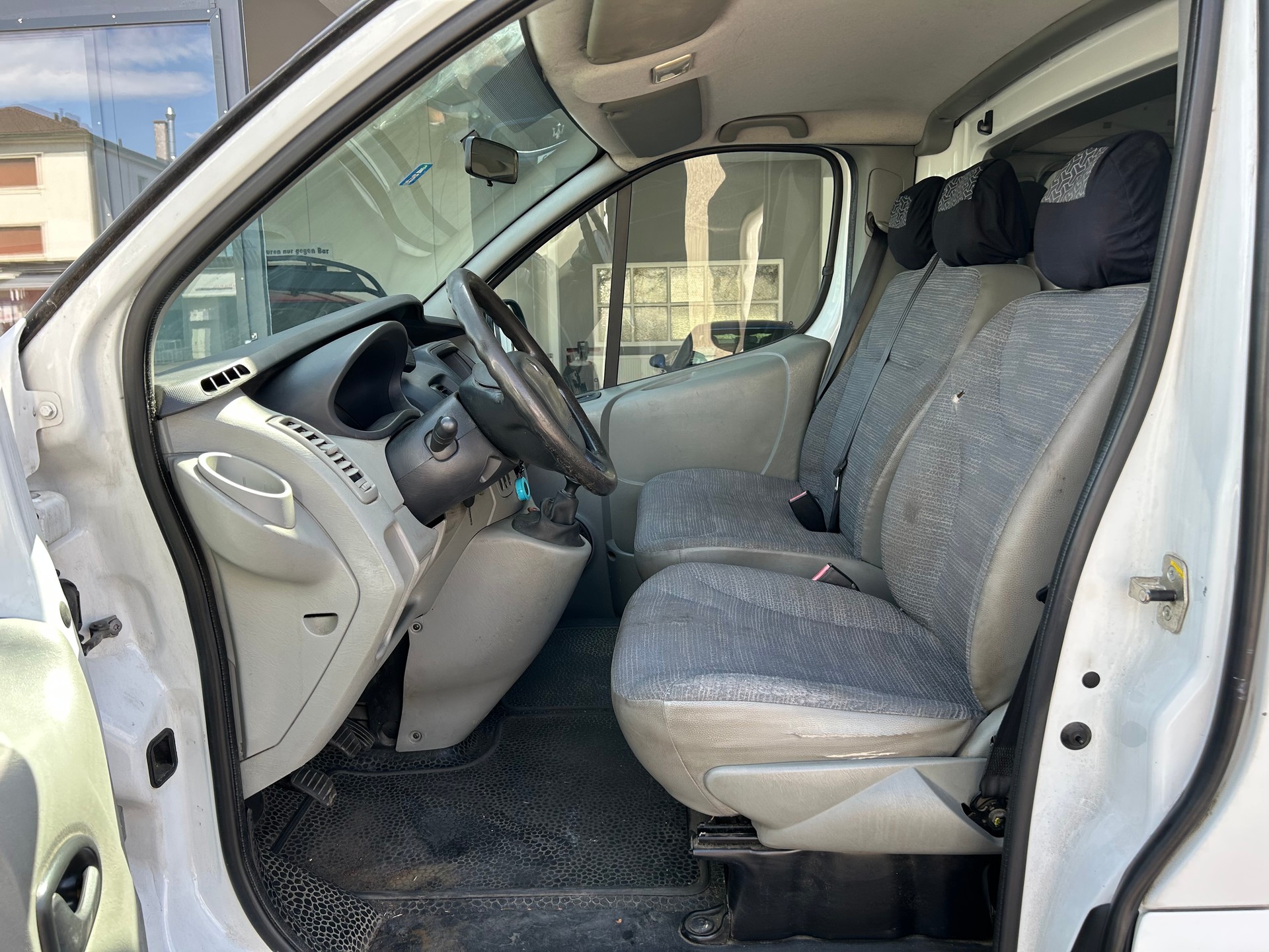 RENAULT Trafic 2.0 dCi 90 2.7t L1H1-image-12